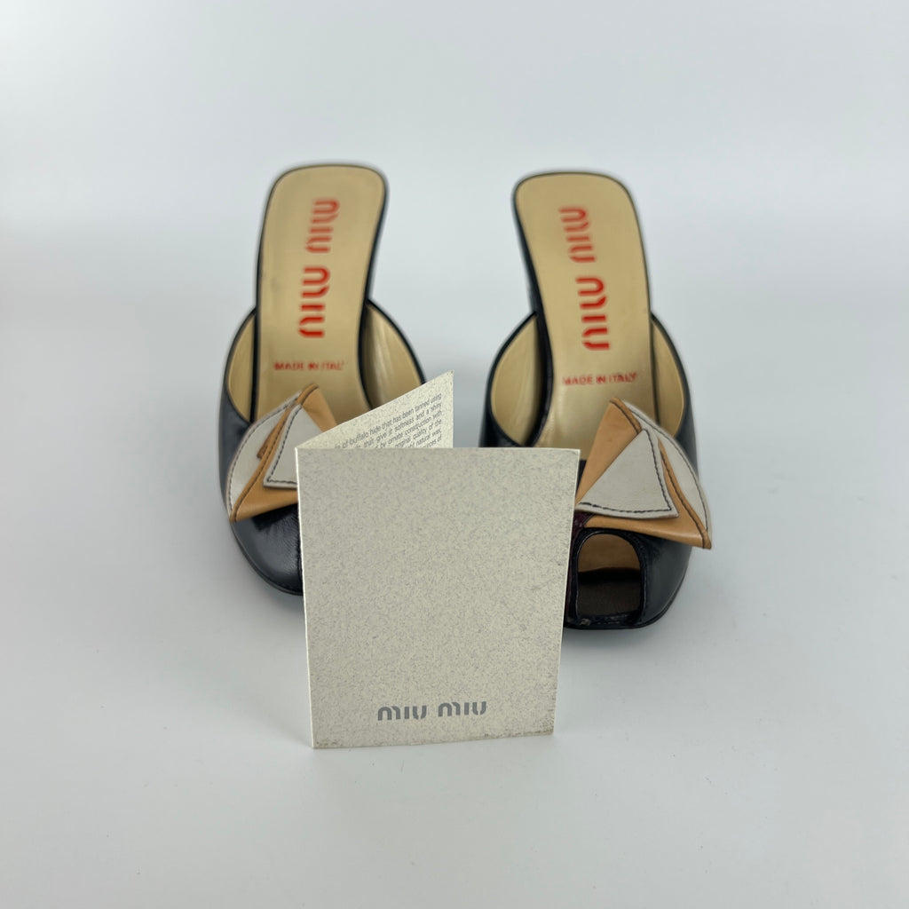 Miu Miu | Vintage 90s Black Leather Flower Applique Slide Mule (35)