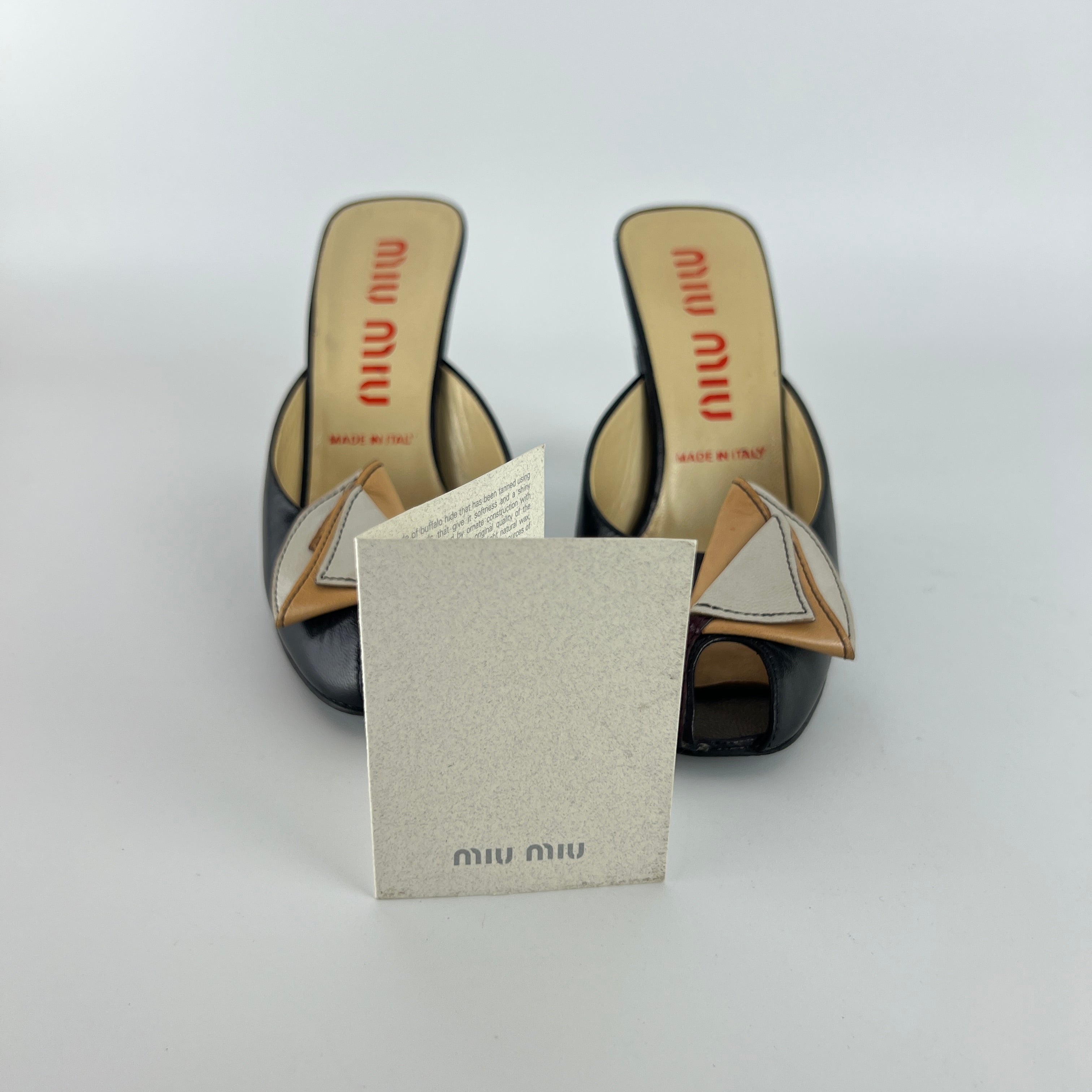 Miu Miu | Vintage 90s Black Leather Flower Applique Slide Mule (35)