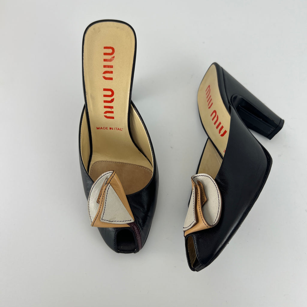 Miu Miu | Vintage 90s Black Leather Flower Applique Slide Mule (35)