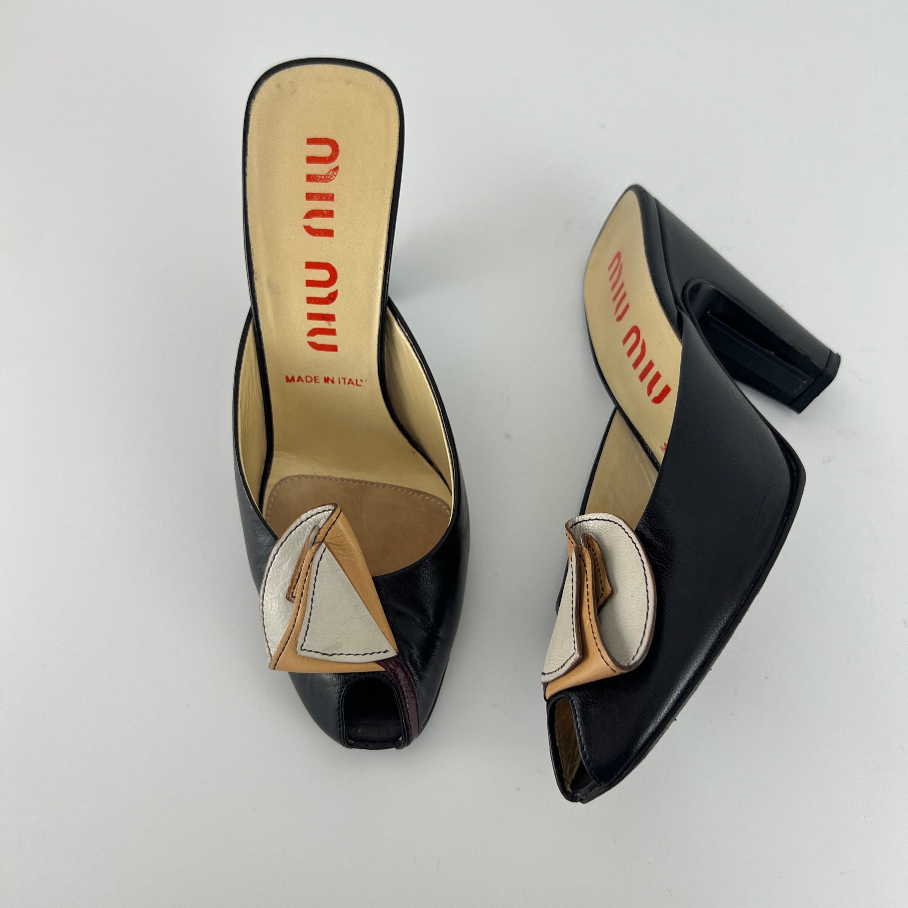 Miu Miu | Vintage 90s Black Leather Flower Applique Slide Mule (35)