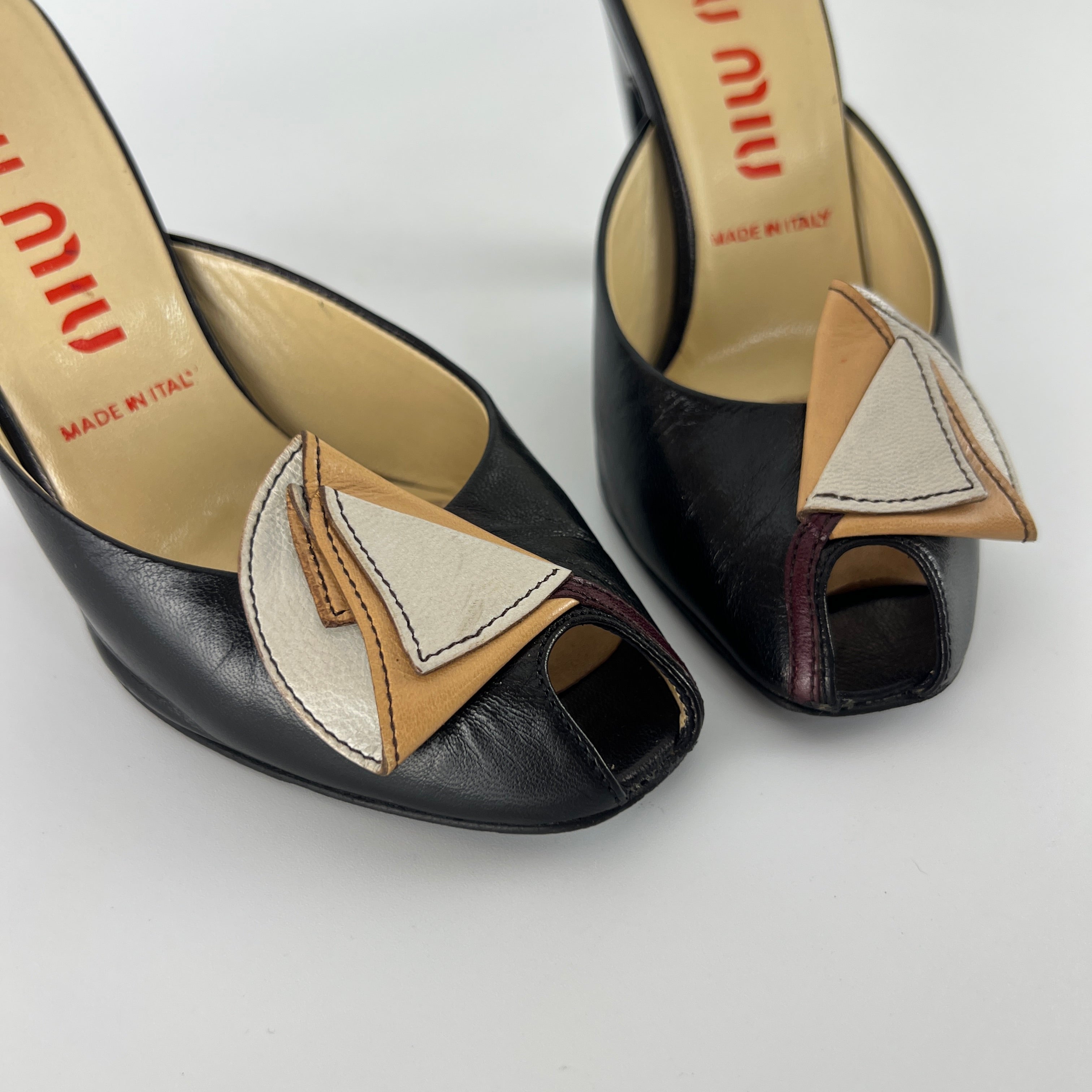 Miu Miu | Vintage 90s Black Leather Flower Applique Slide Mule (35)