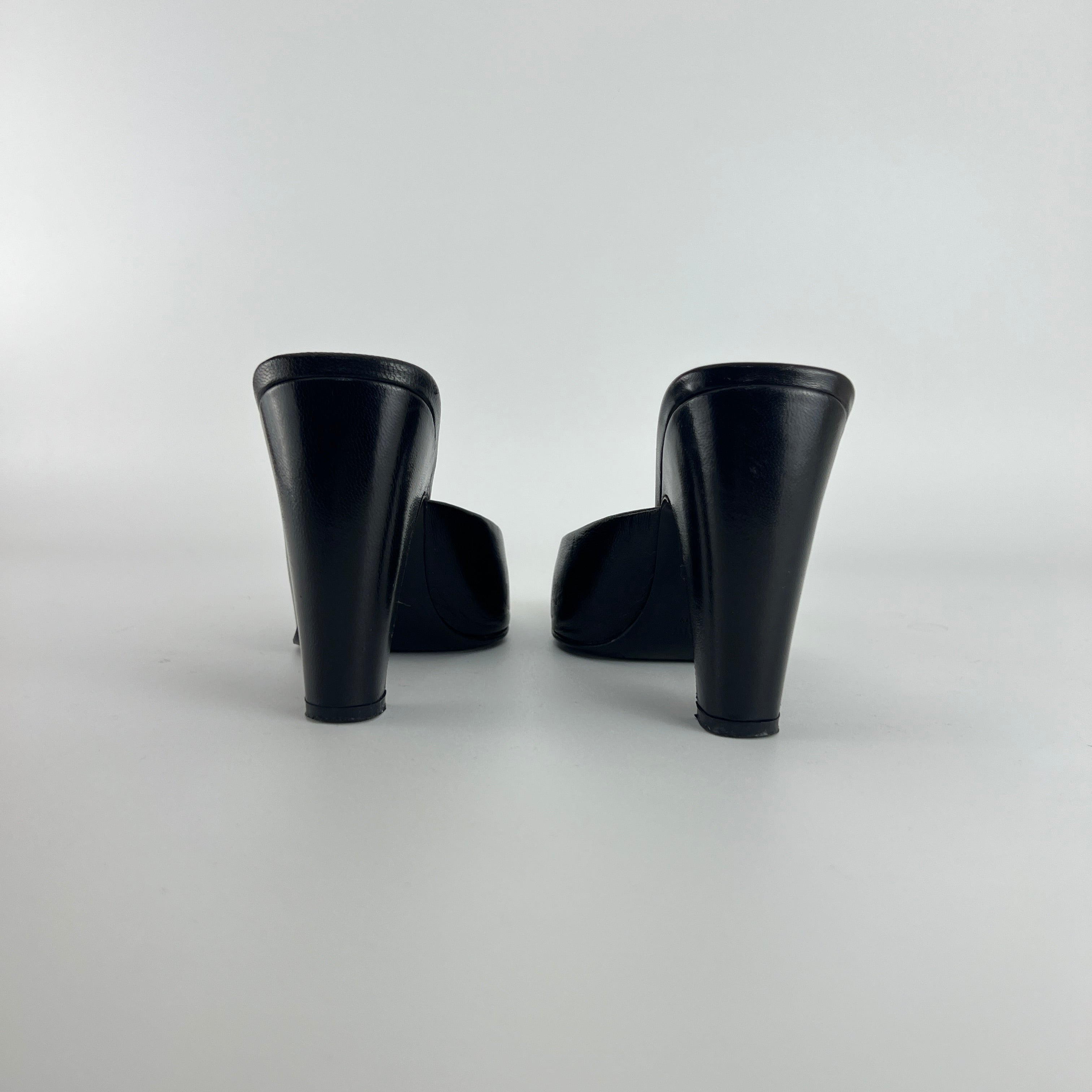 Miu Miu | Vintage 90s Black Leather Flower Applique Slide Mule (35)