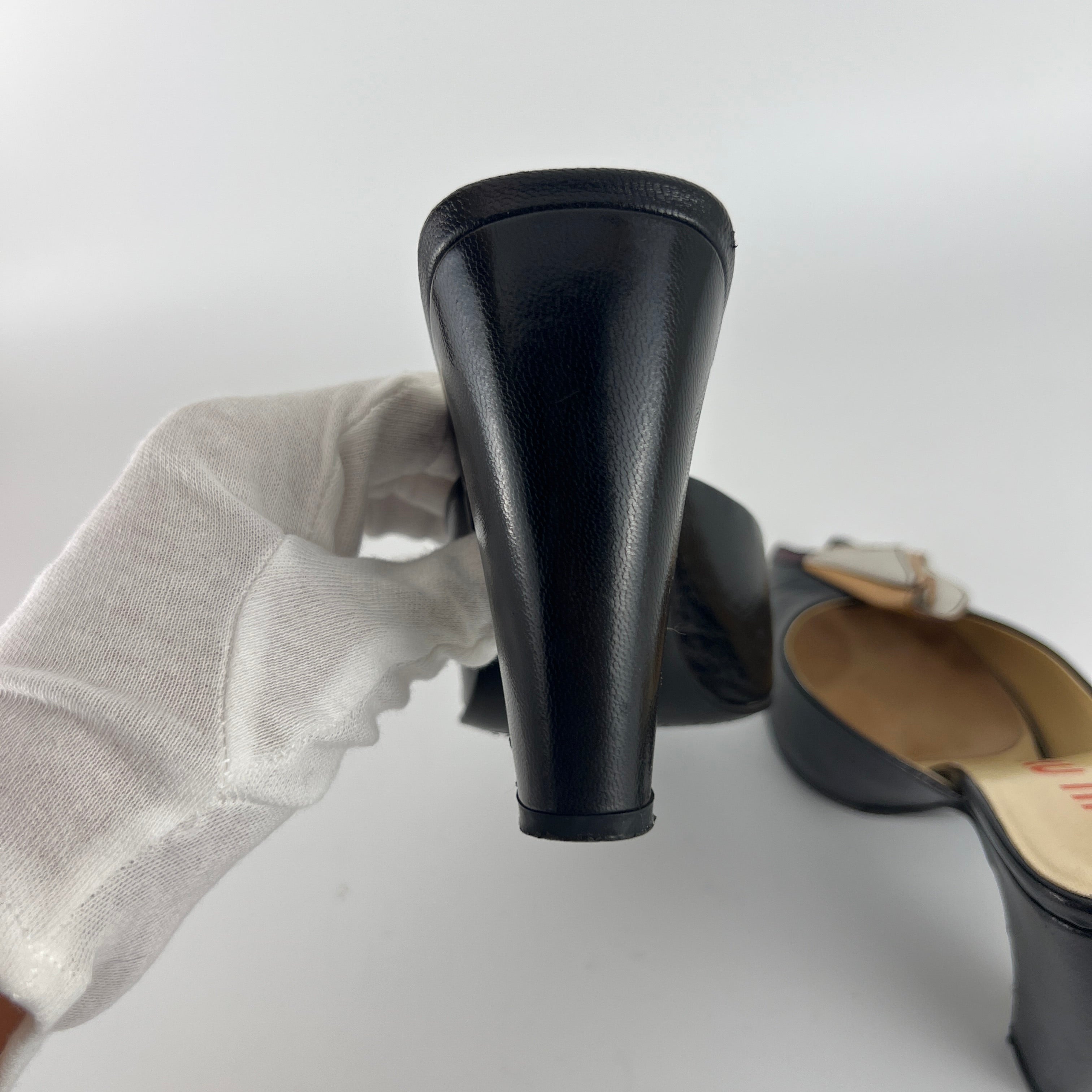 Miu Miu | Vintage 90s Black Leather Flower Applique Slide Mule (35)