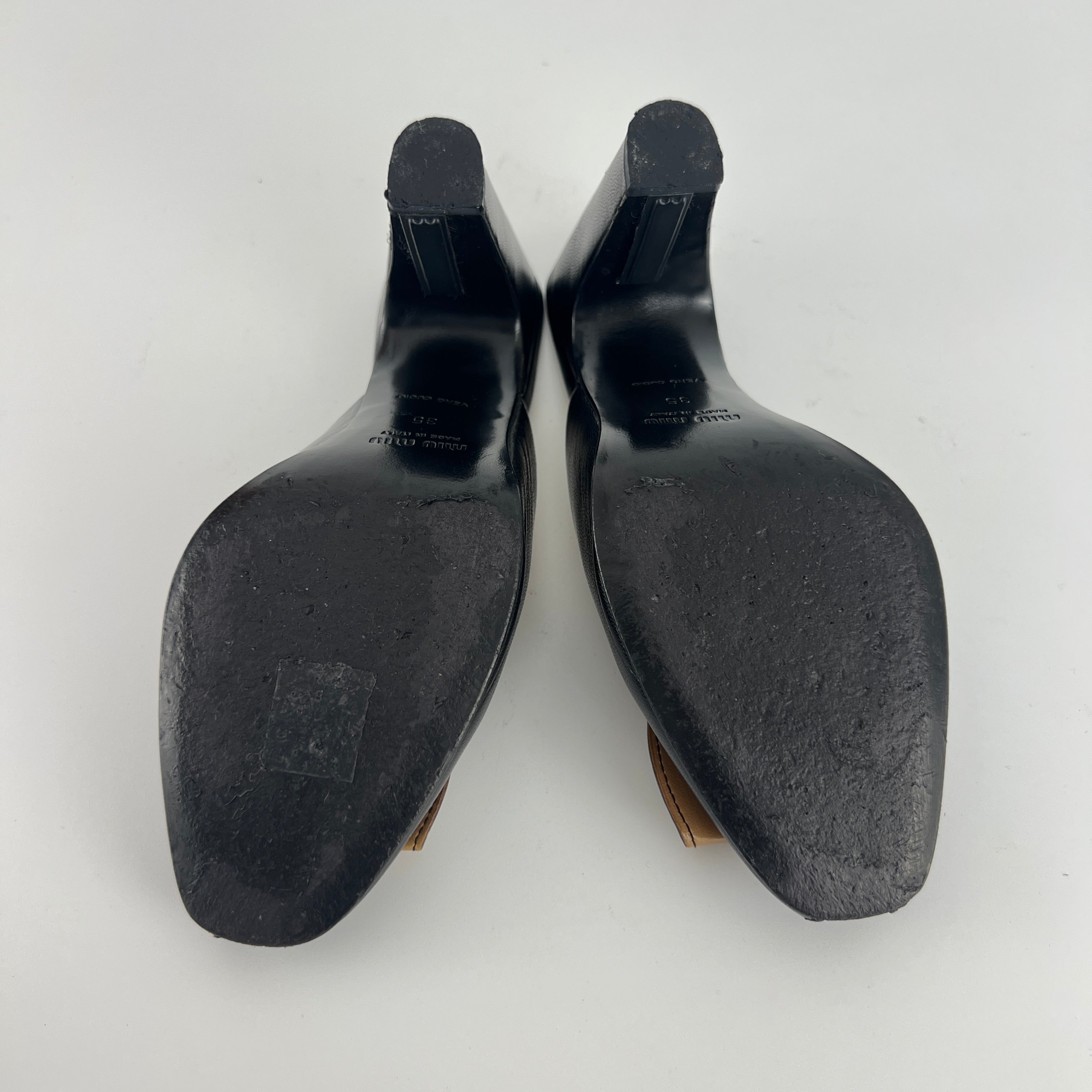 Miu Miu | Vintage 90s Black Leather Flower Applique Slide Mule (35)
