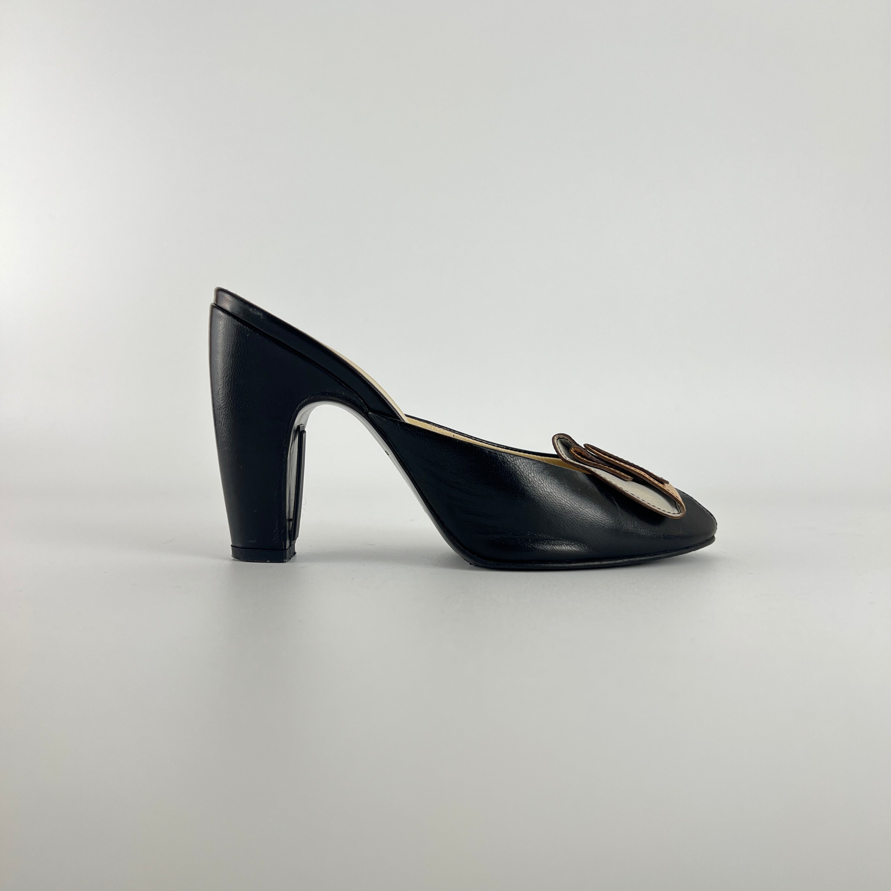 Miu Miu | Vintage 90s Black Leather Flower Applique Slide Mule (35)