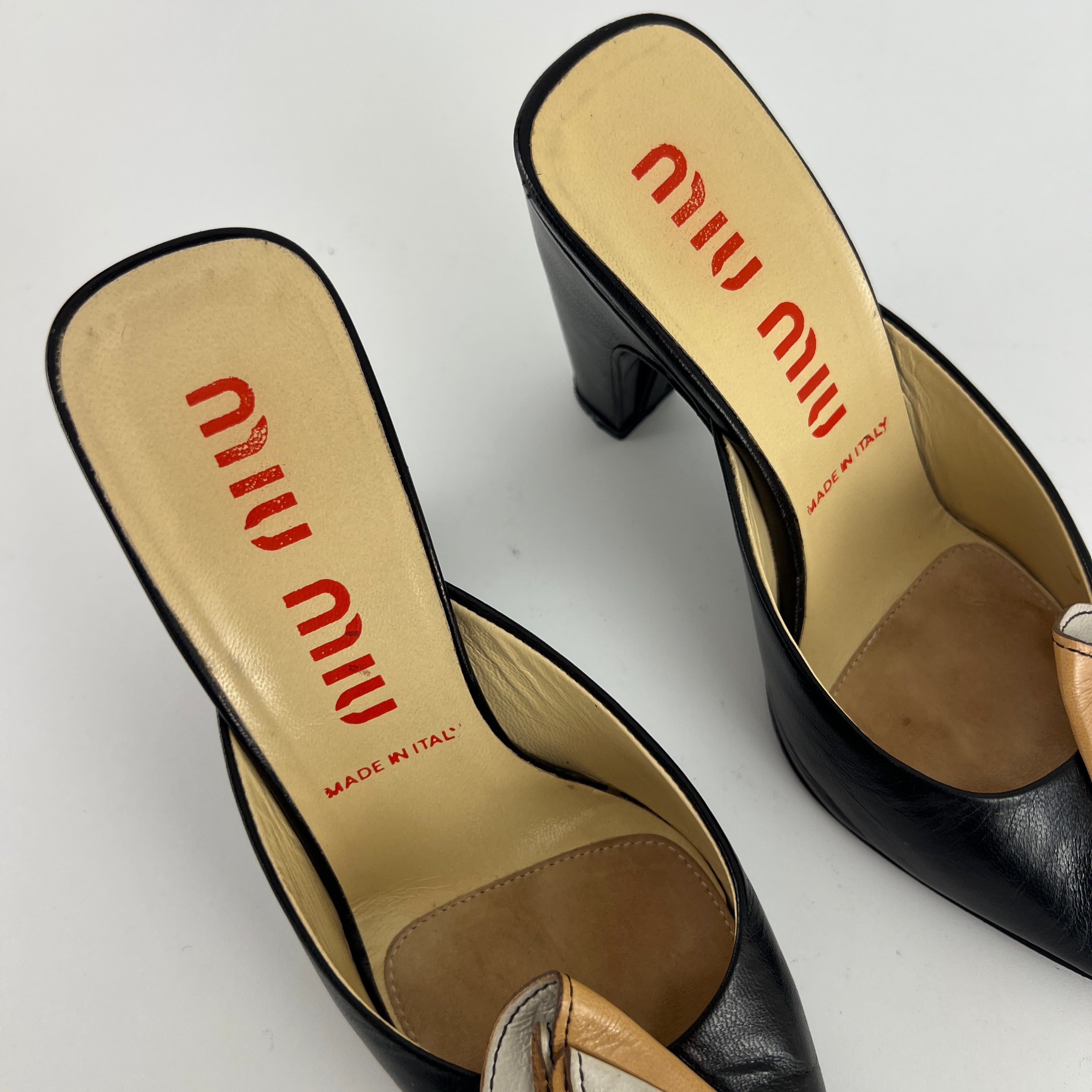 Miu Miu | Vintage 90s Black Leather Flower Applique Slide Mule (35)