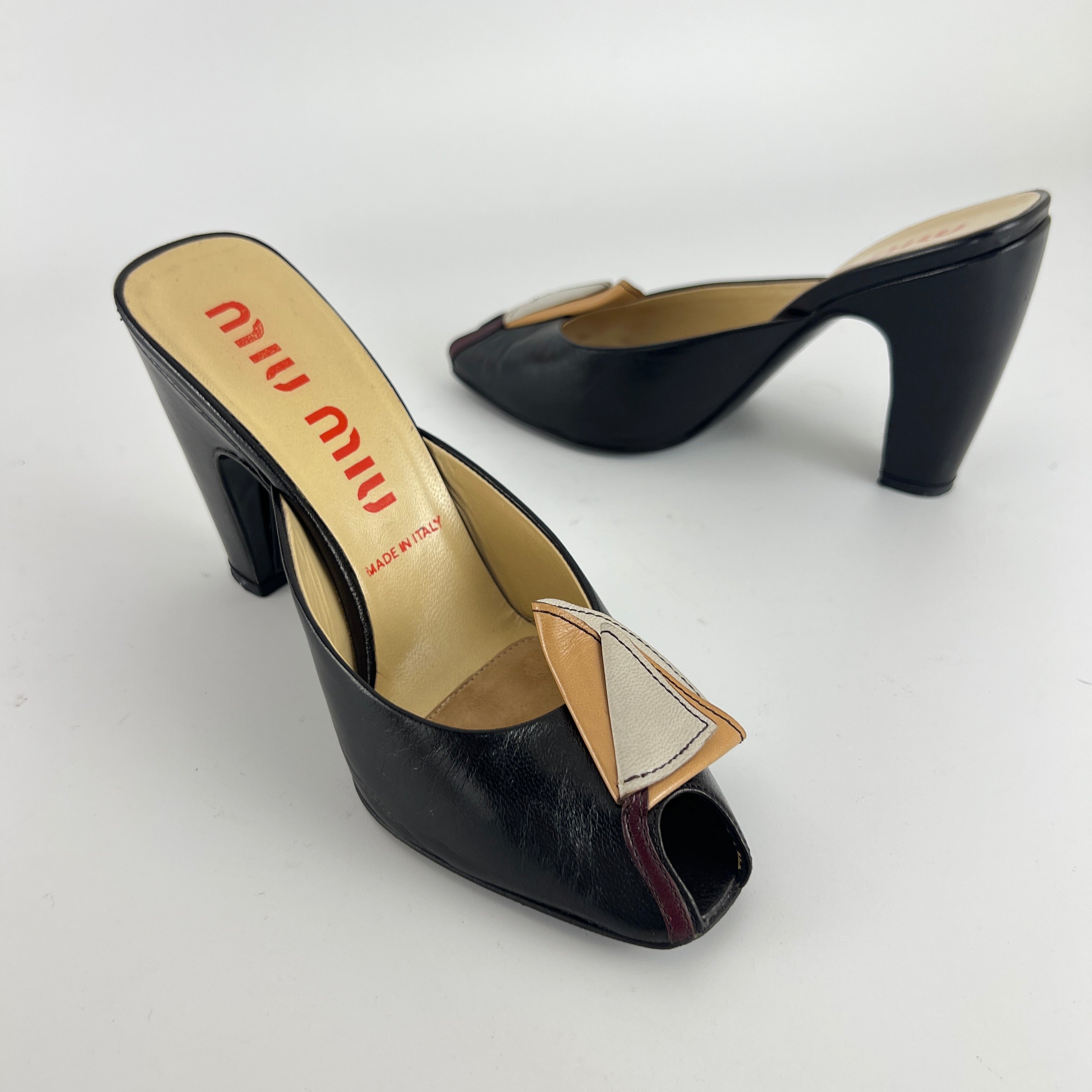 Miu Miu | Vintage 90s Black Leather Flower Applique Slide Mule (35)