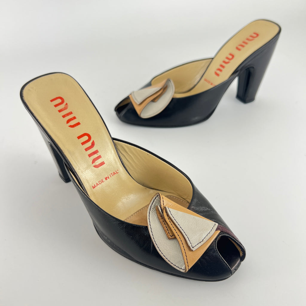 Miu Miu | Vintage 90s Black Leather Flower Applique Slide Mule (35)