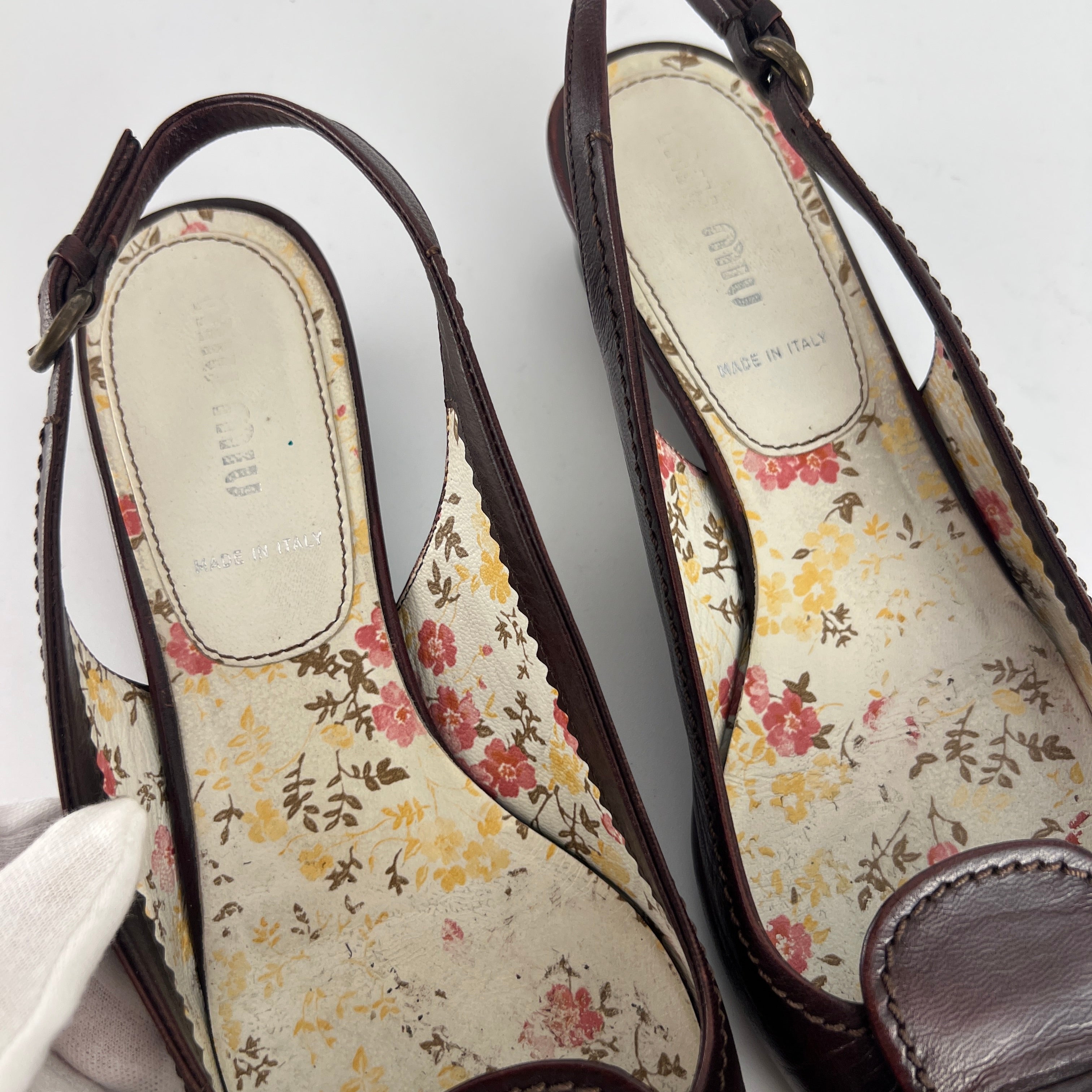 Miu Miu | Vintage Brown Leather Floral Insole Bow Kitten Heel Pointed Slingback (35)