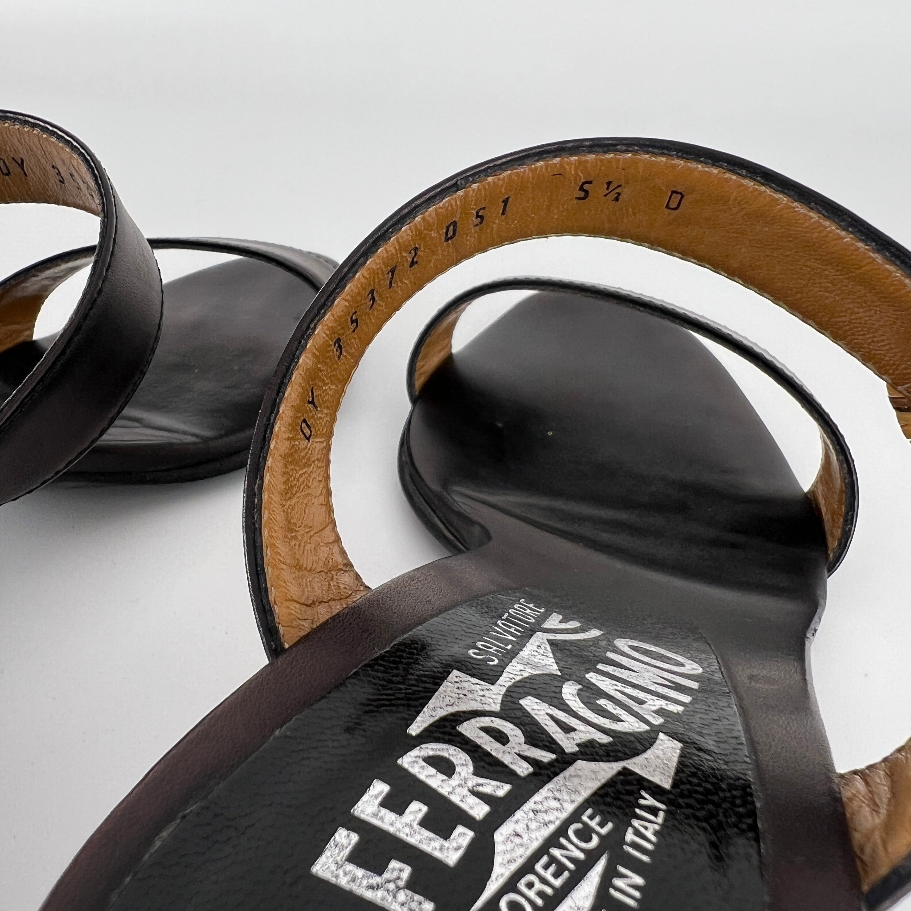 Ferragamo | Acklin Black Leather Wood Logo Buckle Sandal Slide Heels (35.5)