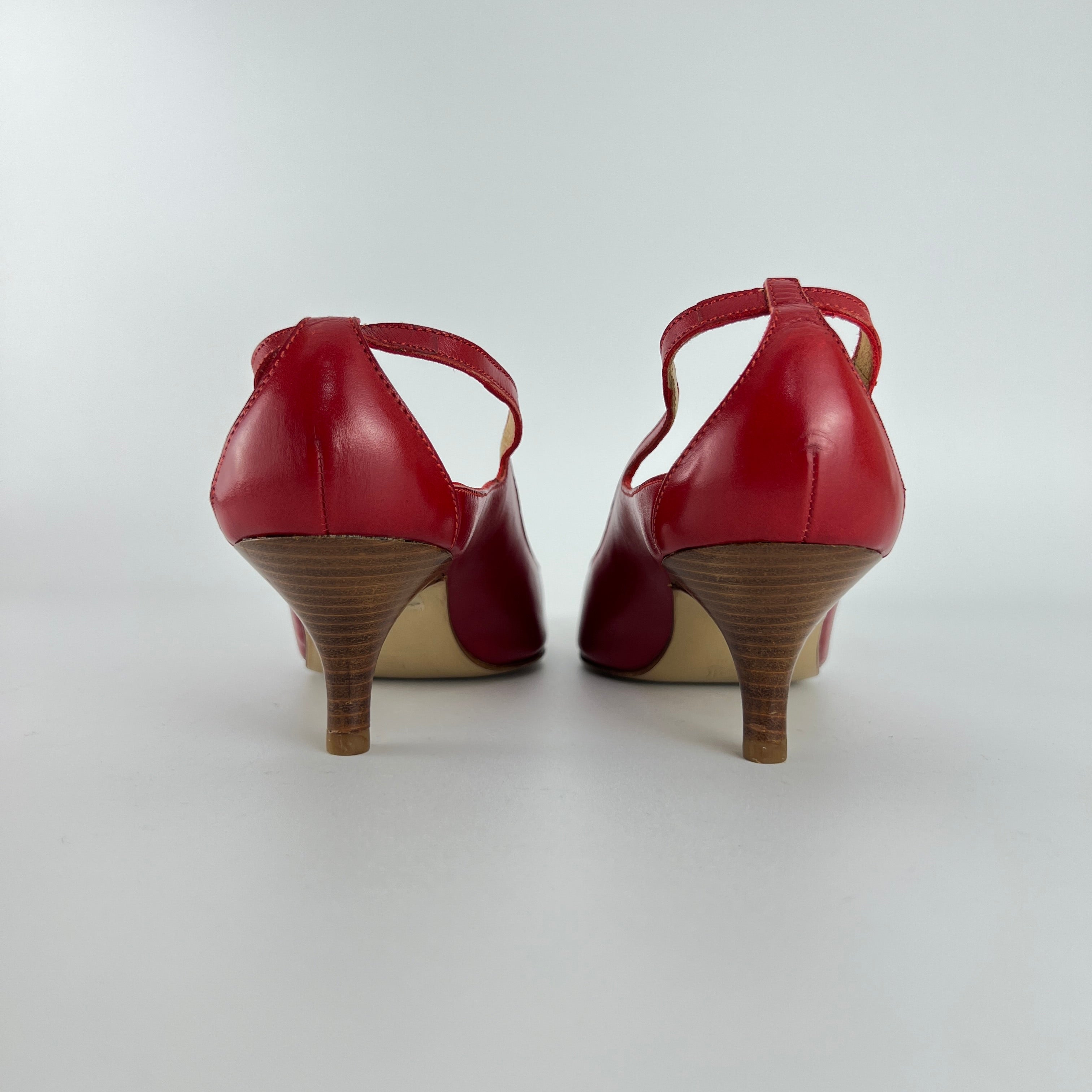 Max Mara | Red Leather Cut-Out Pointed Toe Kitten Heel Pumps (37)