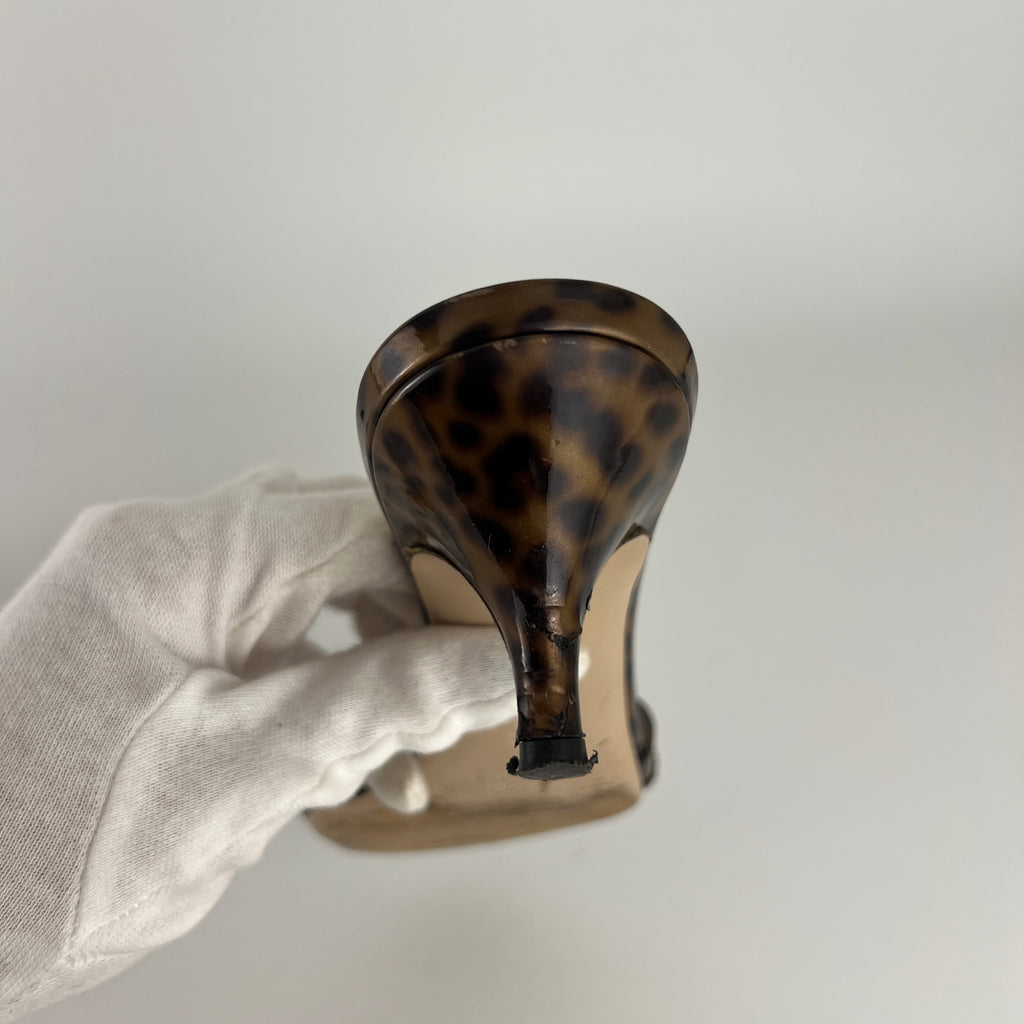 Ferragamo | Tortoise Vara Bow Patent Leather Gold Logo Slide Mules (35.5C)
