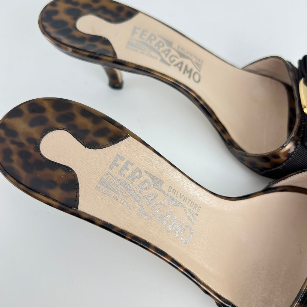 Ferragamo | Tortoise Vara Bow Patent Leather Gold Logo Slide Mules (35.5C)
