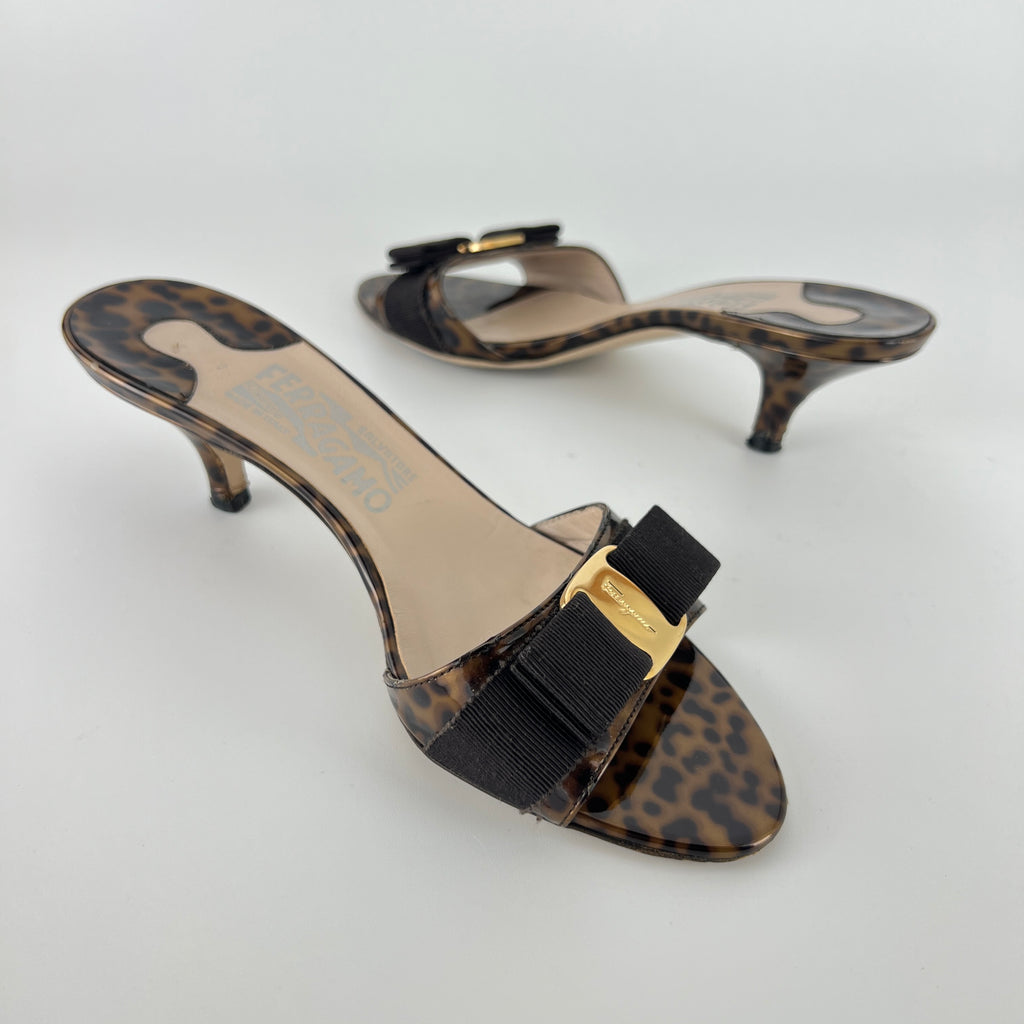 Ferragamo | Tortoise Vara Bow Patent Leather Gold Logo Slide Mules (35.5C)