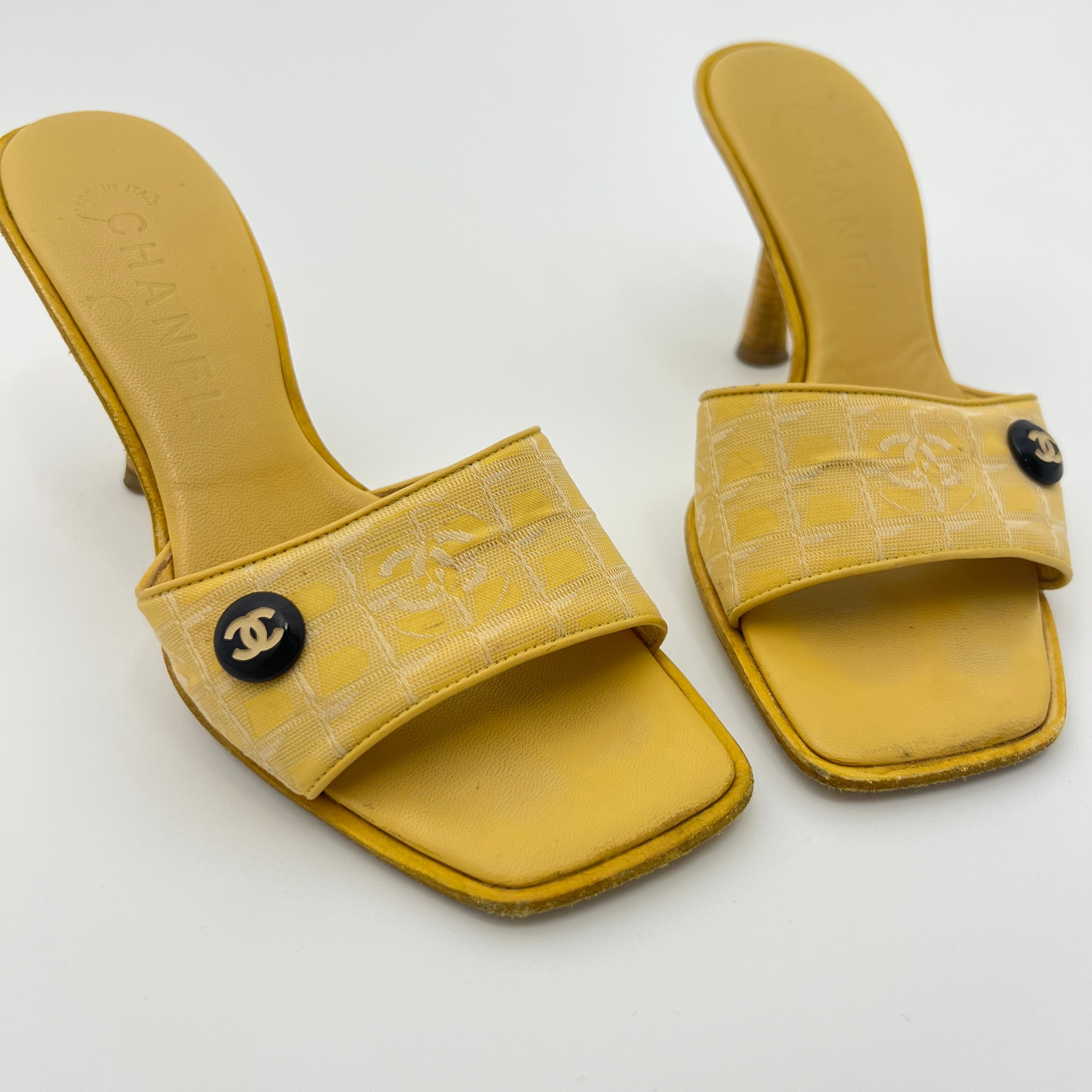 Chanel | Vintage Yellow Canvas CC Logo Black Button Mules (34.5)