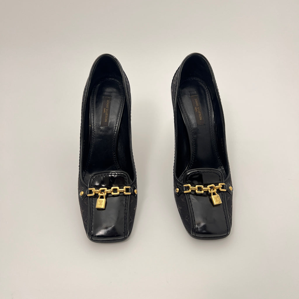 Louis Vuitton | Black LV Monogram Leather Canvas Gold Hardware Pumps (37)