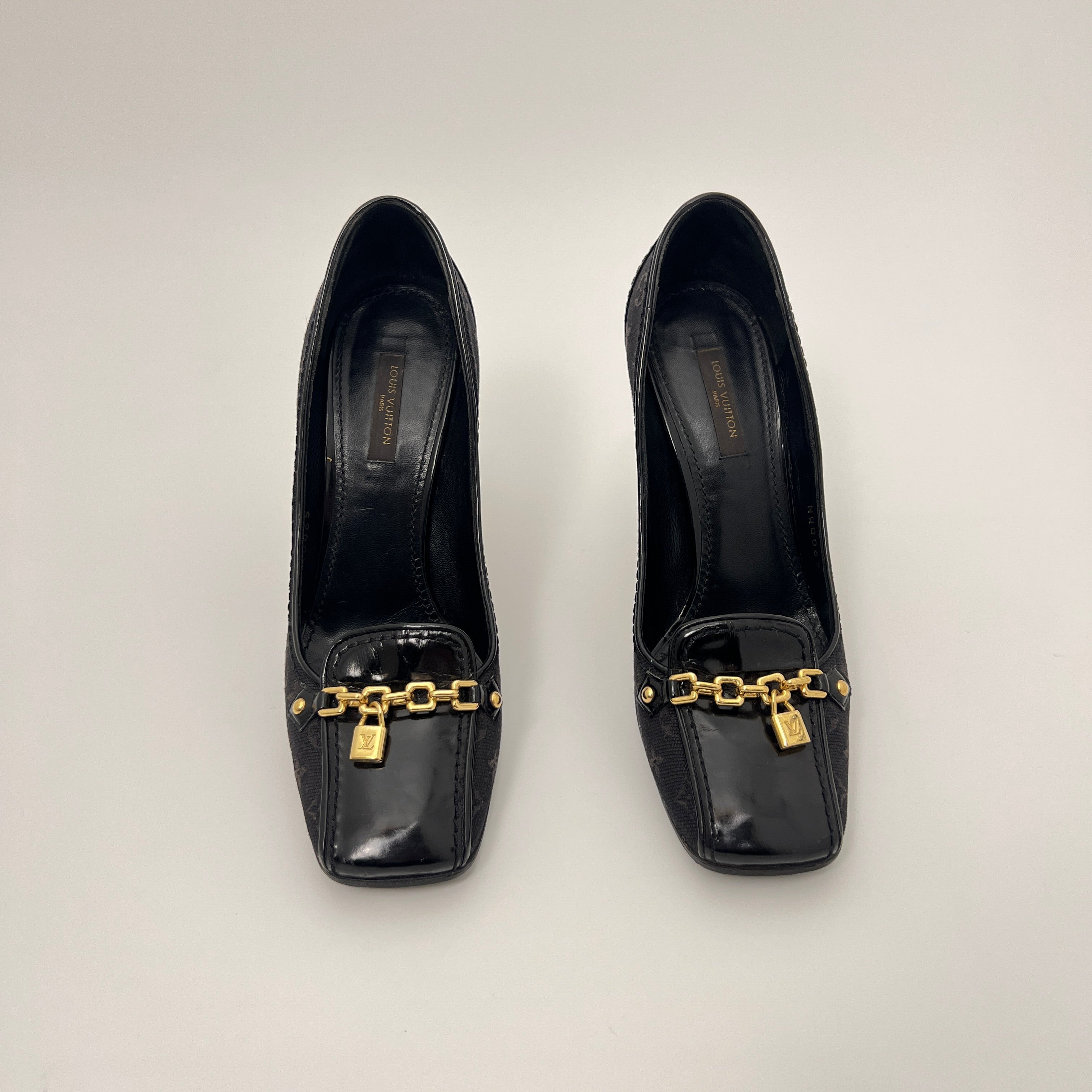 Louis Vuitton | Black LV Monogram Leather Canvas Gold Hardware Pumps (37)