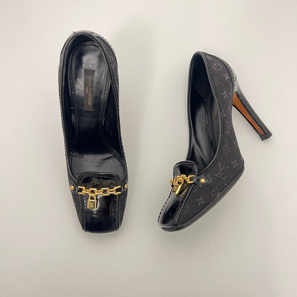 Louis Vuitton | Black LV Monogram Leather Canvas Gold Hardware Pumps (37)