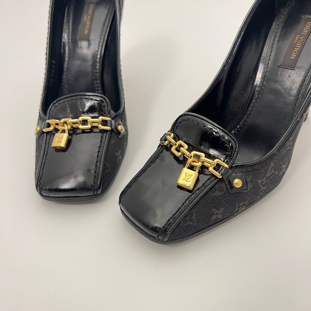 Louis Vuitton | Black LV Monogram Leather Canvas Gold Hardware Pumps (37)