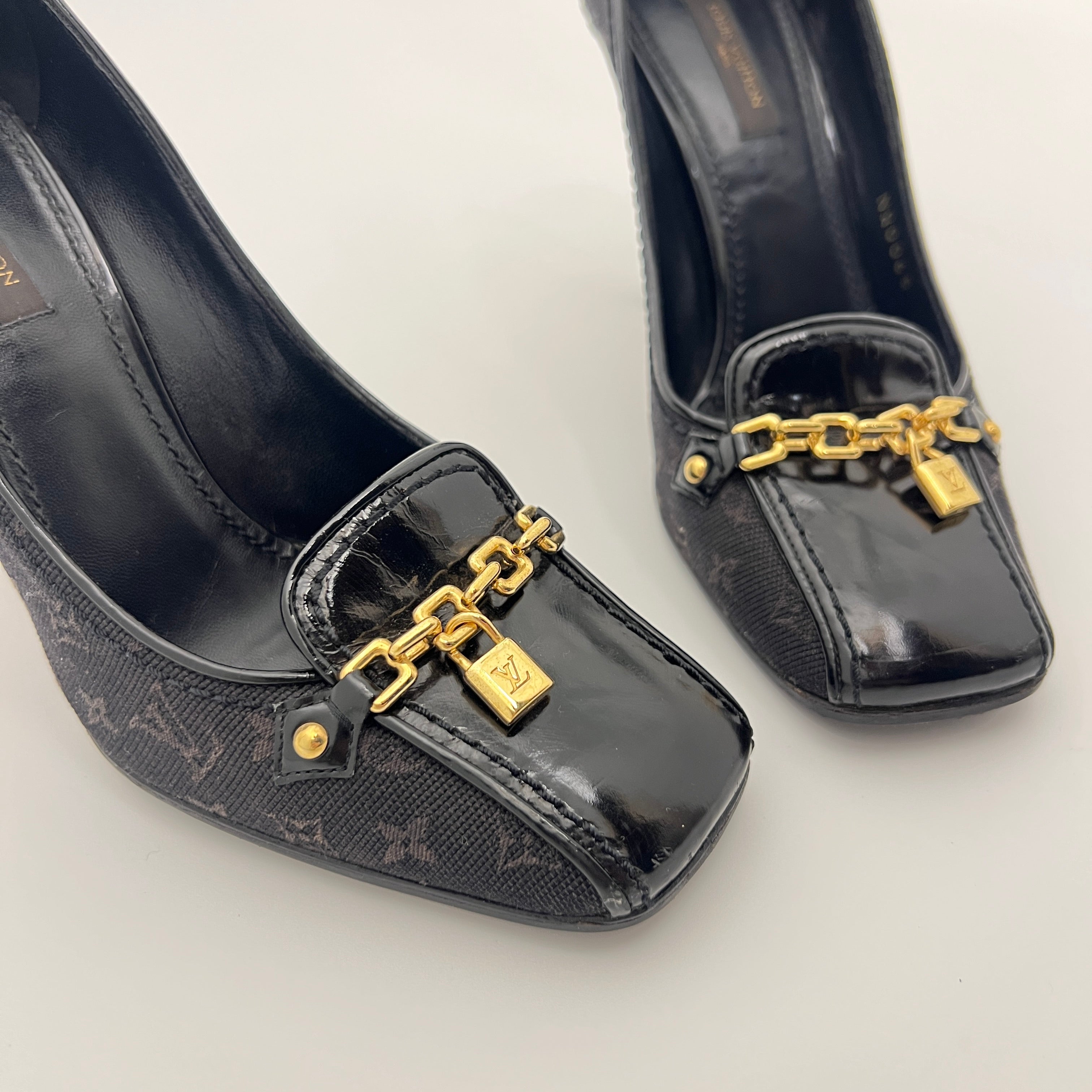 Louis Vuitton | Black LV Monogram Leather Canvas Gold Hardware Pumps (37)