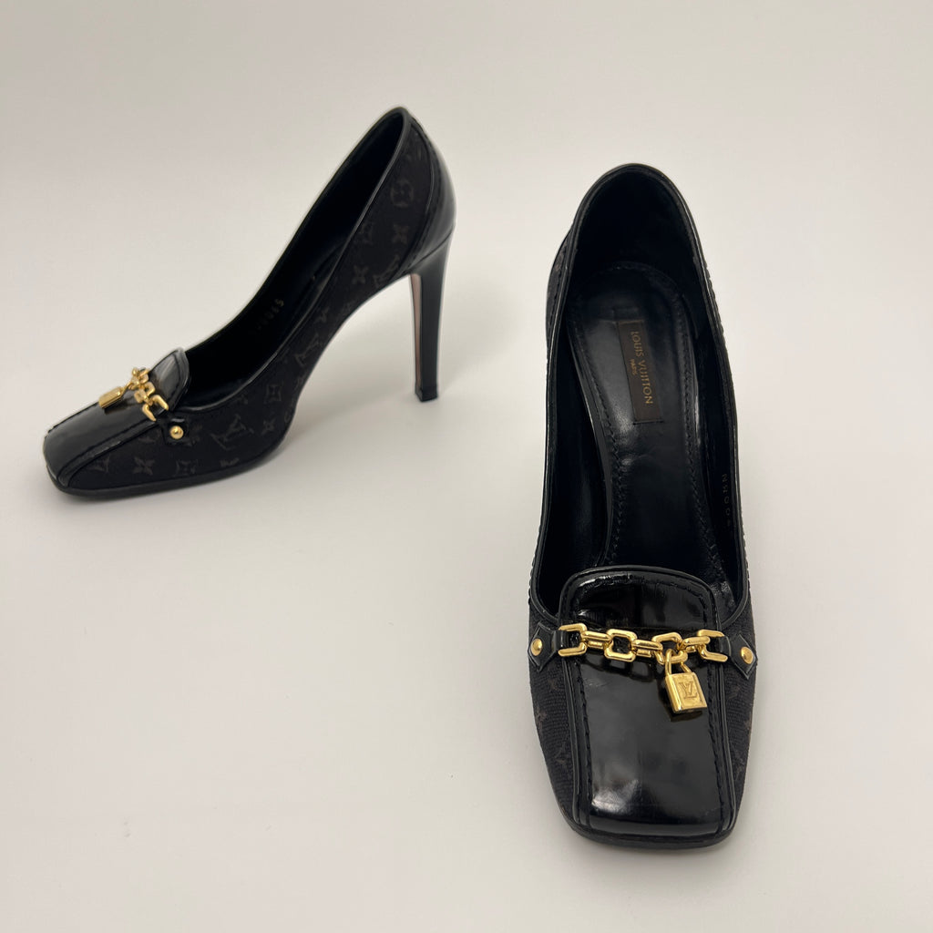 Louis Vuitton | Black LV Monogram Leather Canvas Gold Hardware Pumps (37)