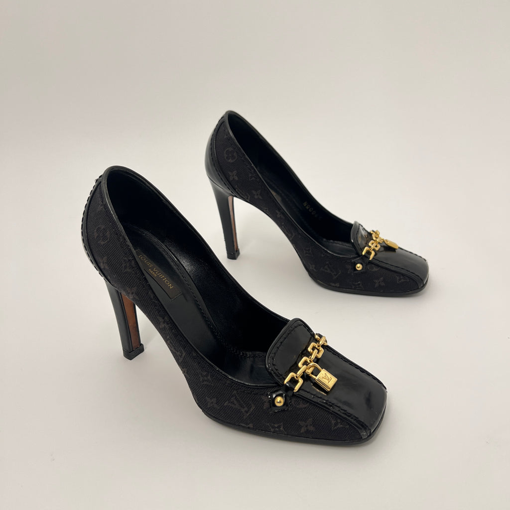 Louis Vuitton | Black LV Monogram Leather Canvas Gold Hardware Pumps (37)