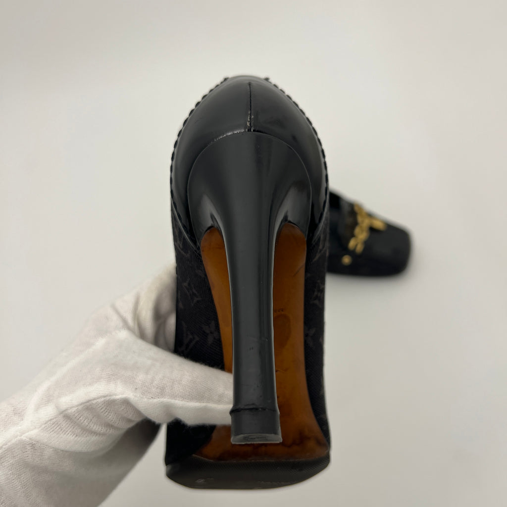 Louis Vuitton | Black LV Monogram Leather Canvas Gold Hardware Pumps (37)