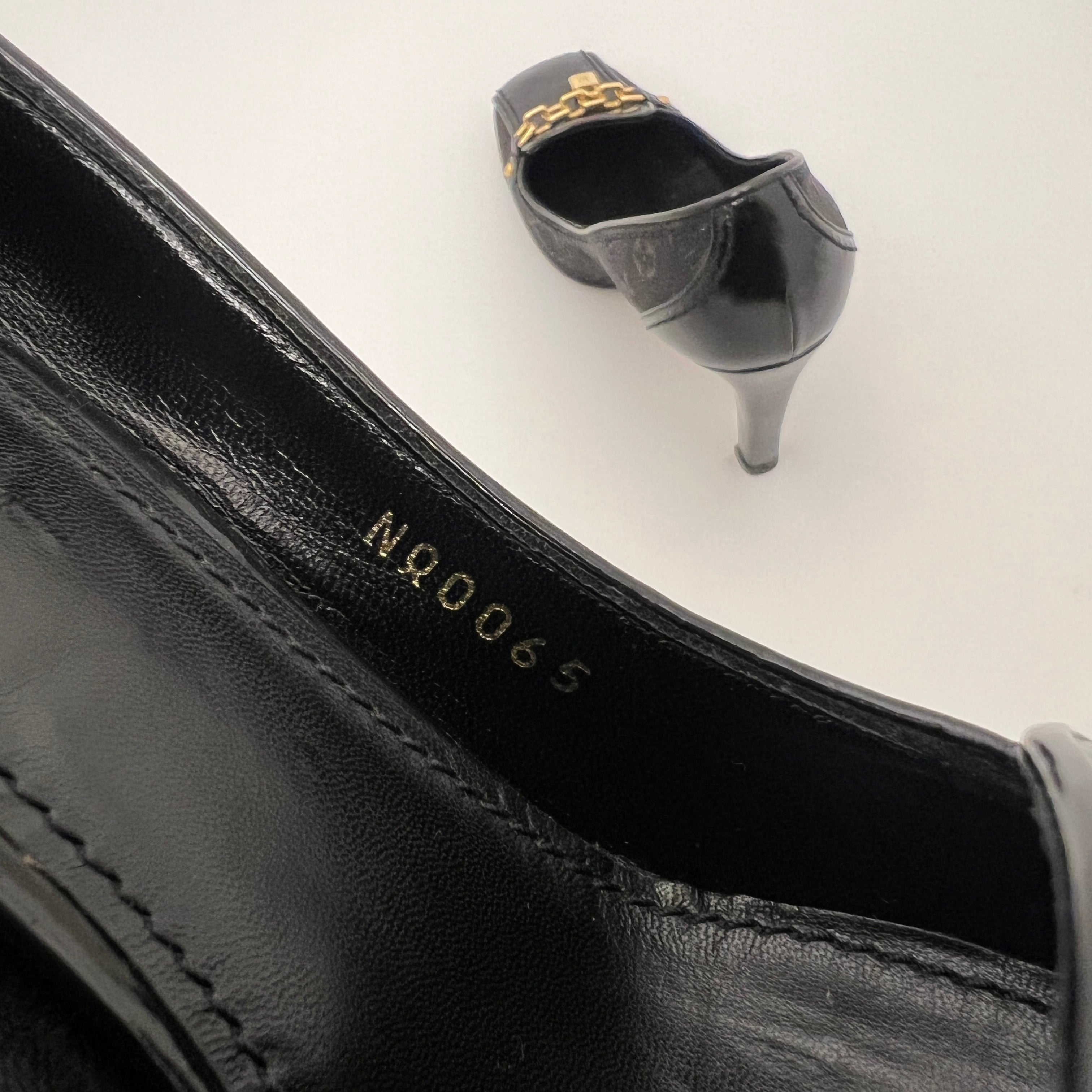 Louis Vuitton | Black LV Monogram Leather Canvas Gold Hardware Pumps (37)