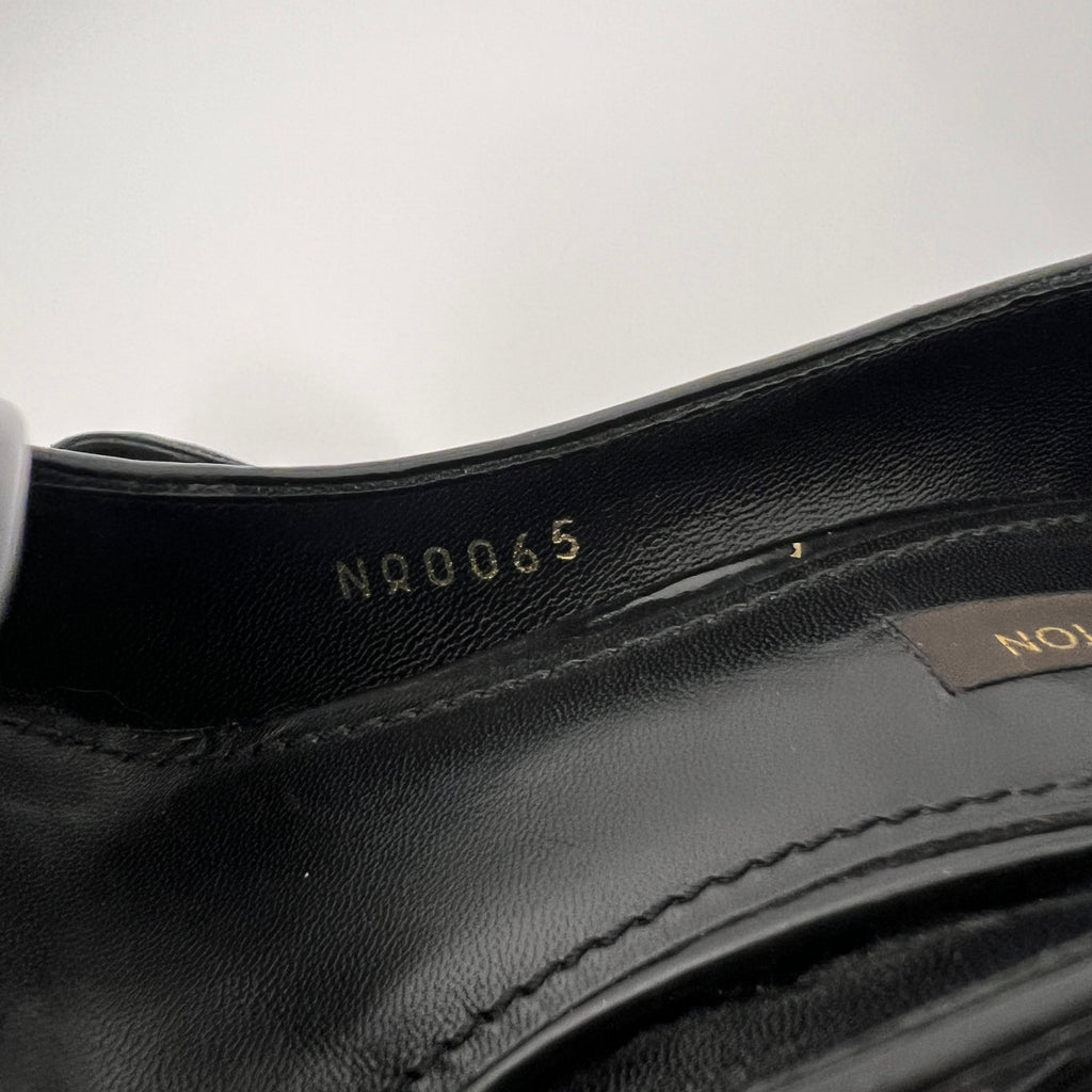 Louis Vuitton | Black LV Monogram Leather Canvas Gold Hardware Pumps (37)