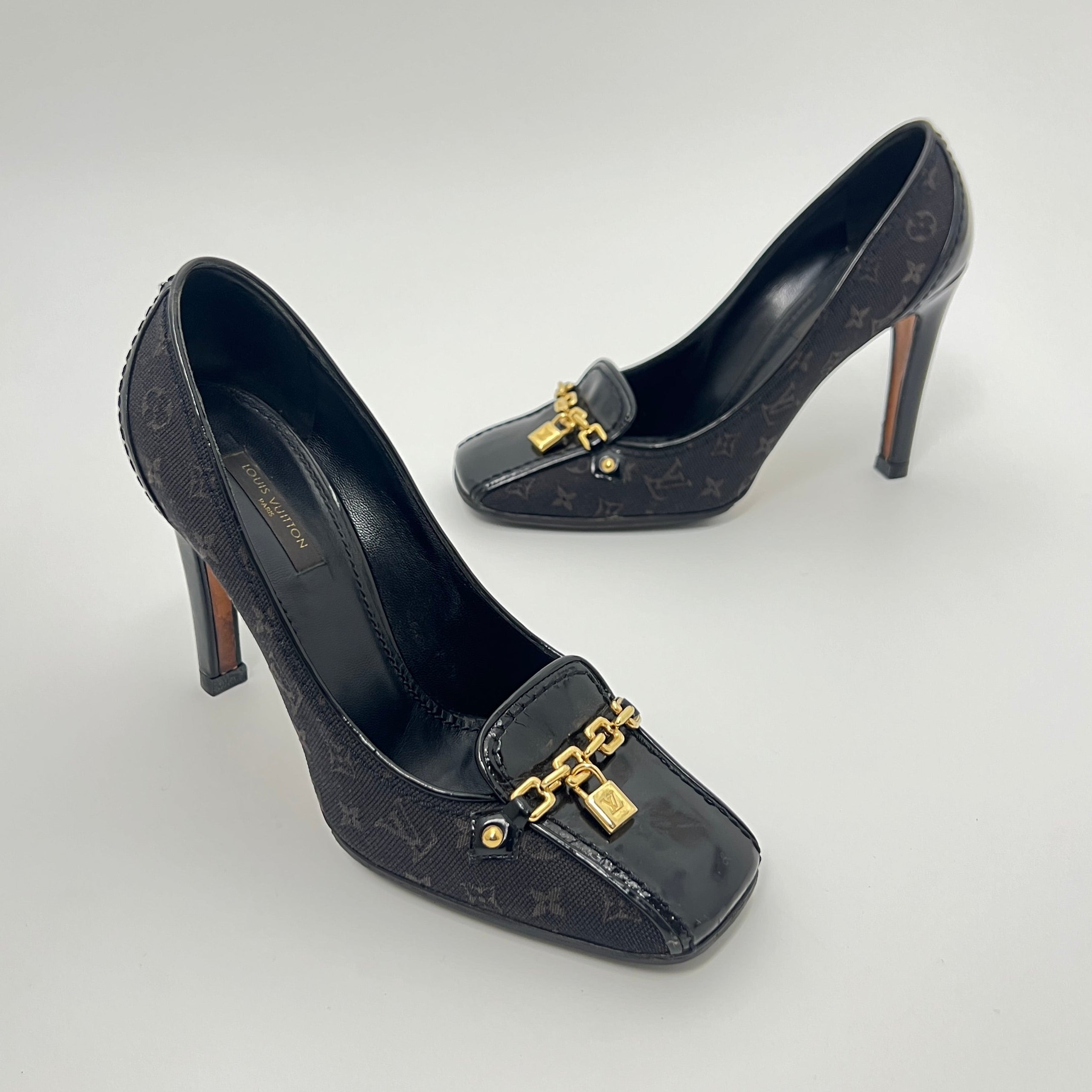 Louis Vuitton | Black LV Monogram Leather Canvas Gold Hardware Pumps (37)