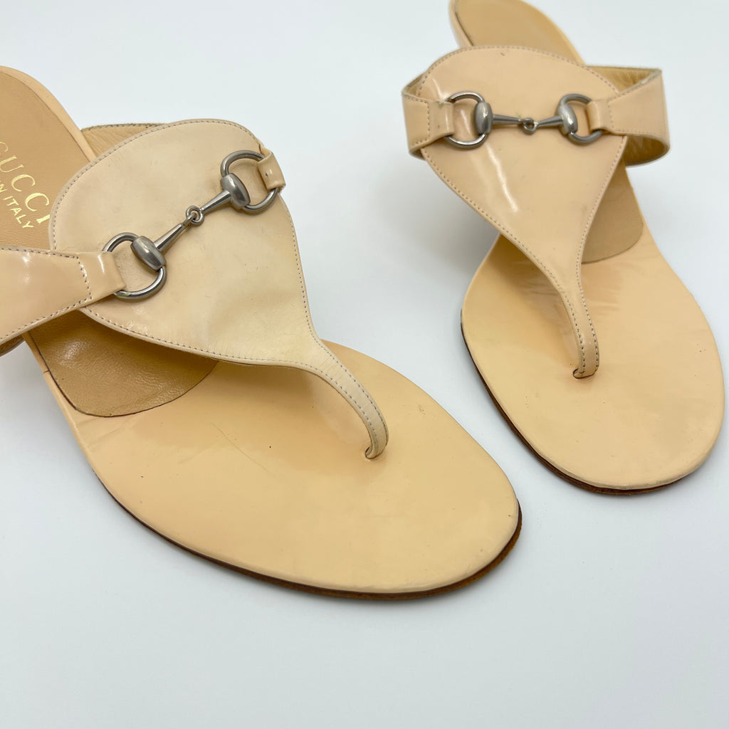 Gucci | Cream Patent Leather Horse Bit Thong Sandal (8 1/2 ,38.5)