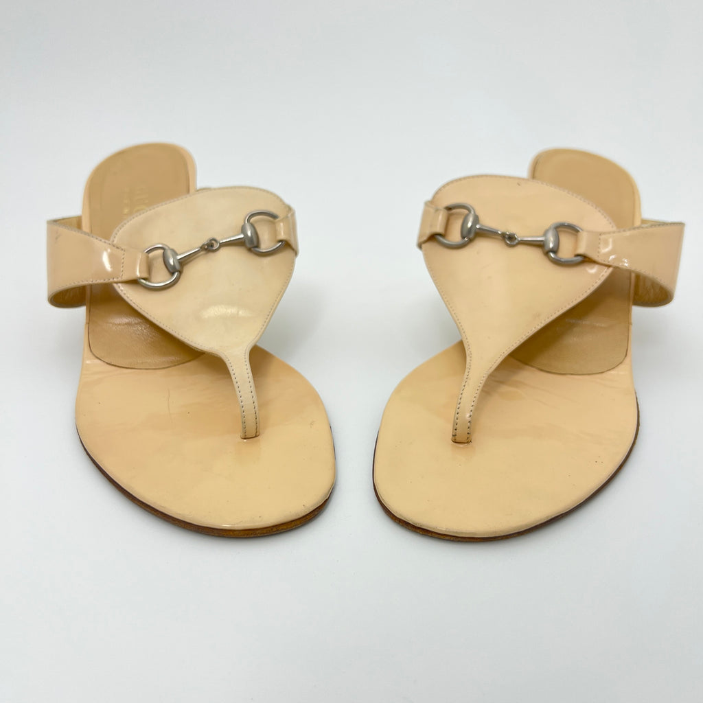 Gucci | Cream Patent Leather Horse Bit Thong Sandal (8 1/2 ,38.5)