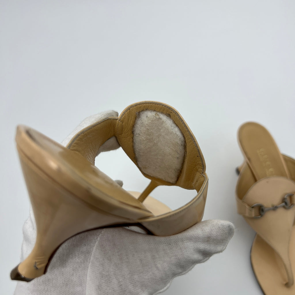 Gucci | Cream Patent Leather Horse Bit Thong Sandal (8 1/2 ,38.5)