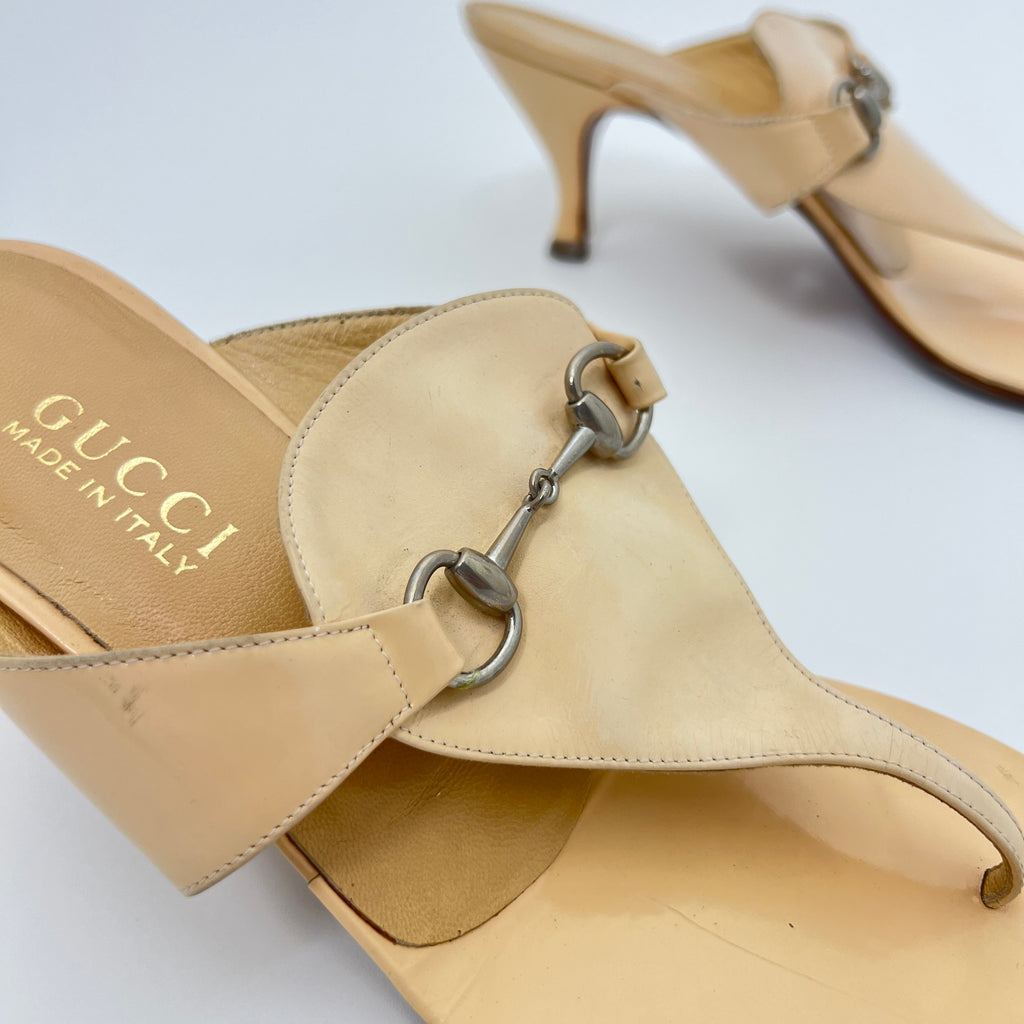 Gucci | Cream Patent Leather Horse Bit Thong Sandal (8 1/2 ,38.5)