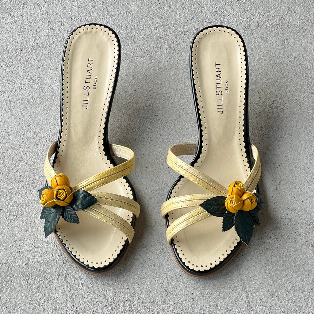 Jill Stuart | Yellow Flower Applique Black Patent Leather Kitten Heel Mules (M, 36)