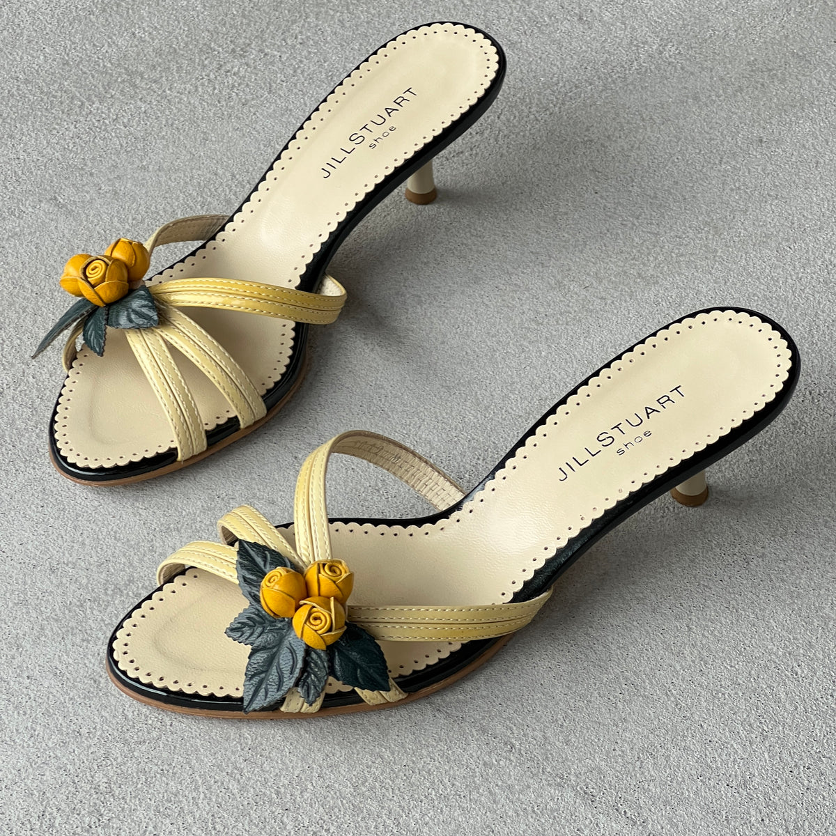 Jill Stuart | Yellow Flower Applique Black Patent Leather Kitten Heel Mules (M, 36)