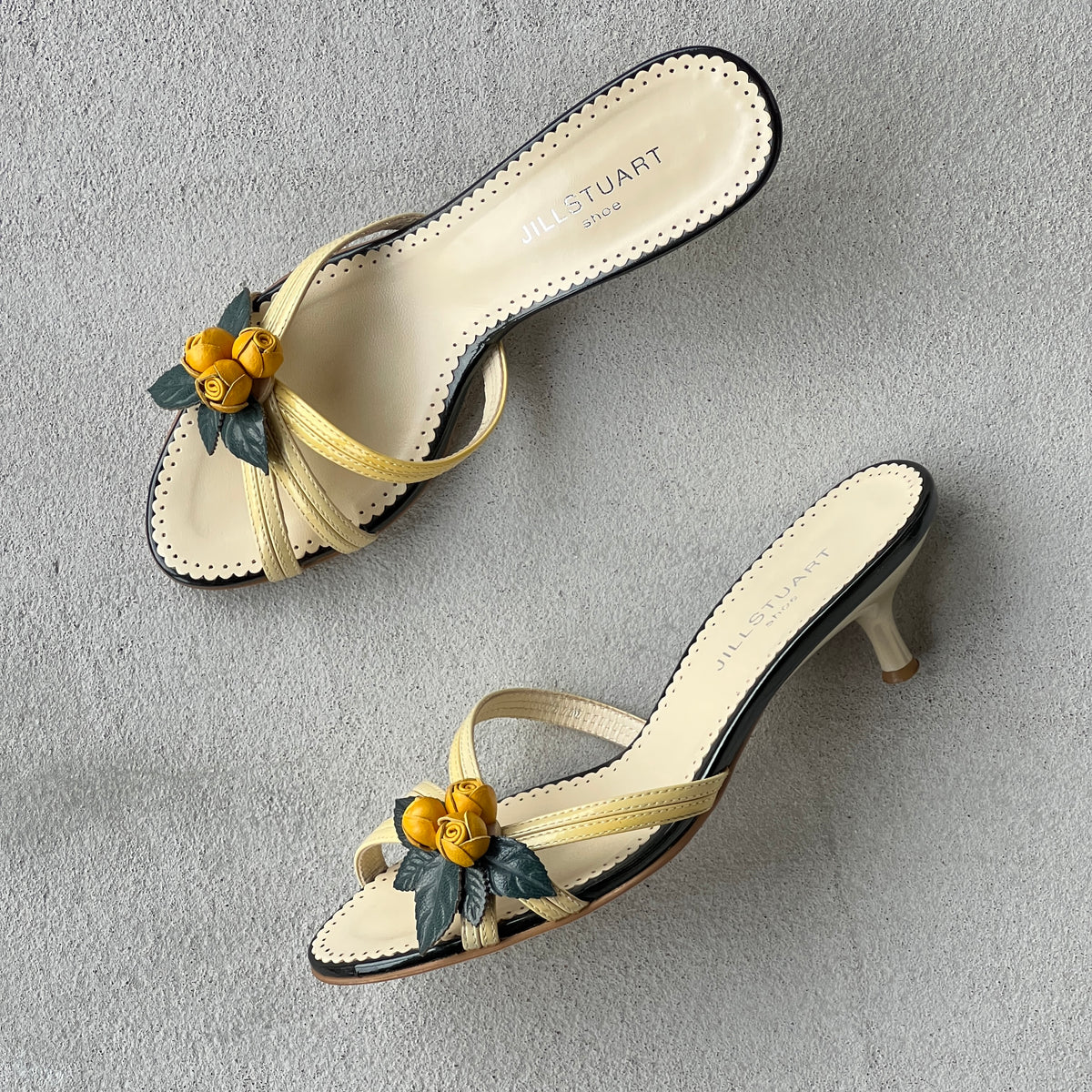Jill Stuart | Yellow Flower Applique Black Patent Leather Kitten Heel Mules (M, 36)