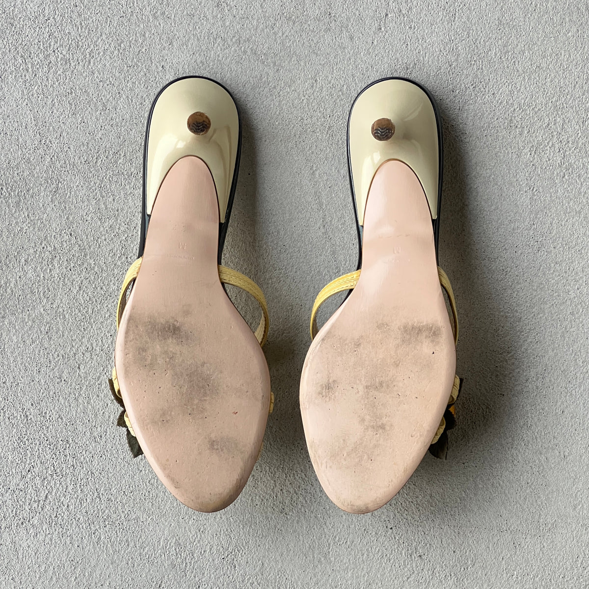 Jill Stuart | Yellow Flower Applique Black Patent Leather Kitten Heel Mules (M, 36)
