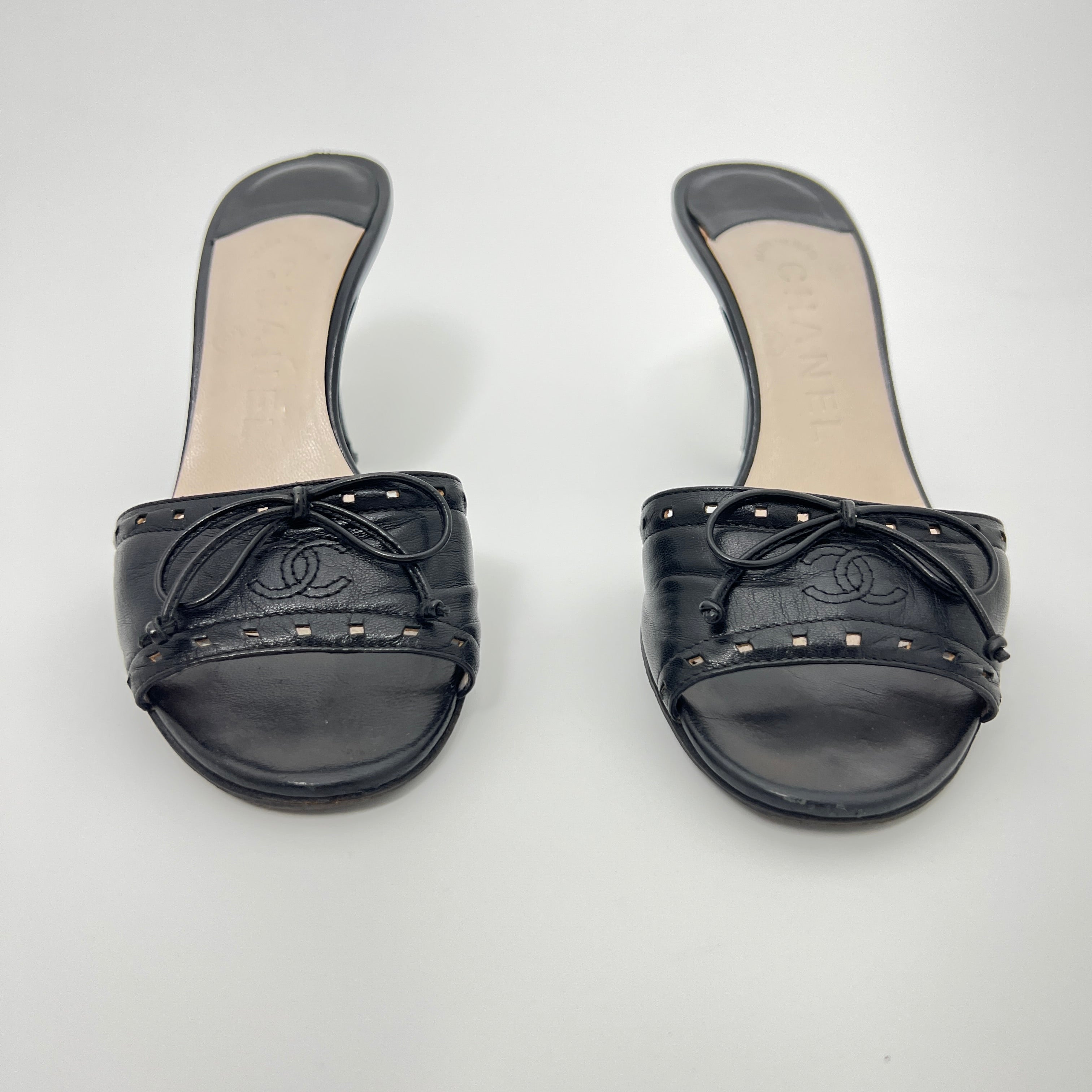 Chanel | Vintage Black Leather CC Logo Ribbon Bow Mules (34.5)