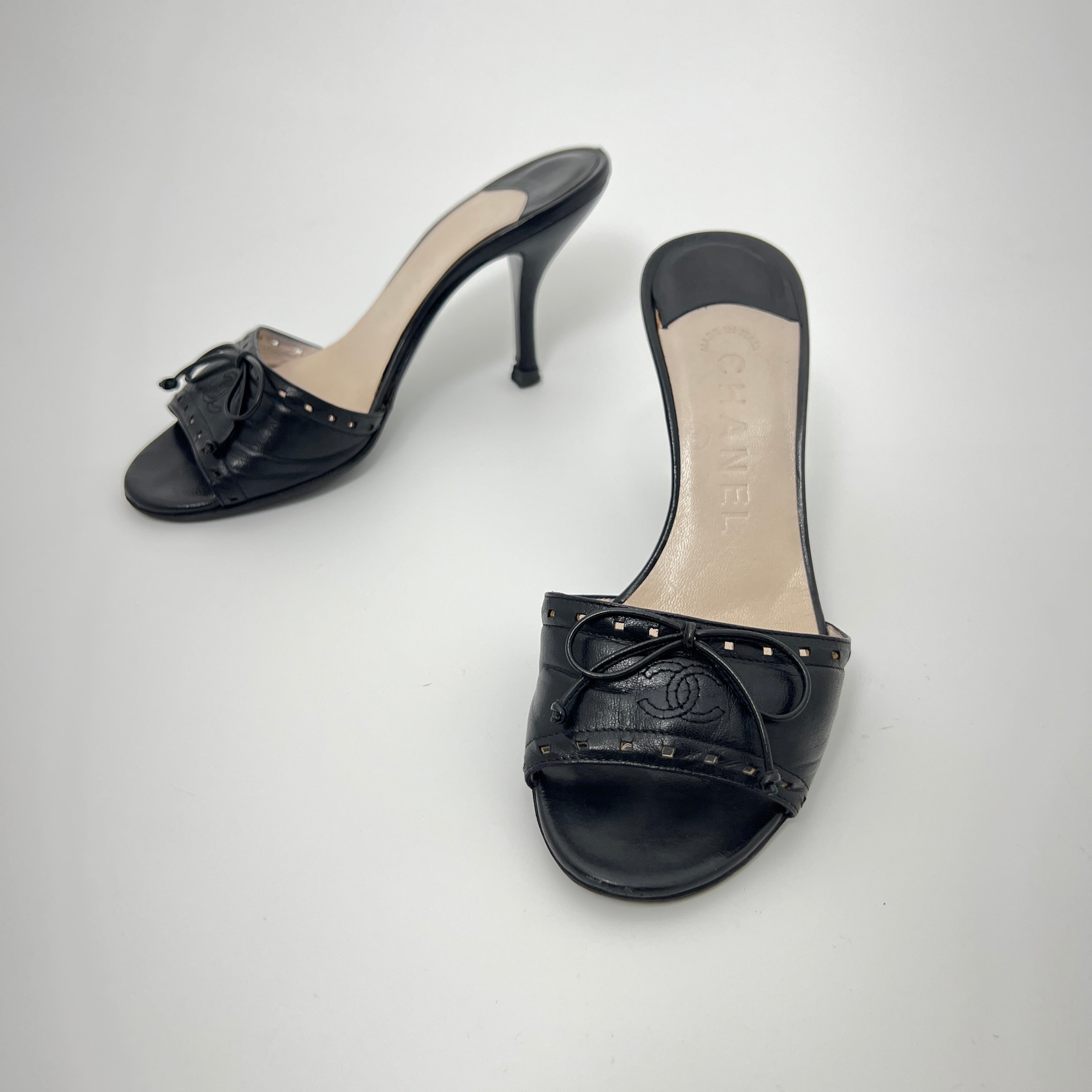 Chanel | Vintage Black Leather CC Logo Ribbon Bow Mules (34.5)