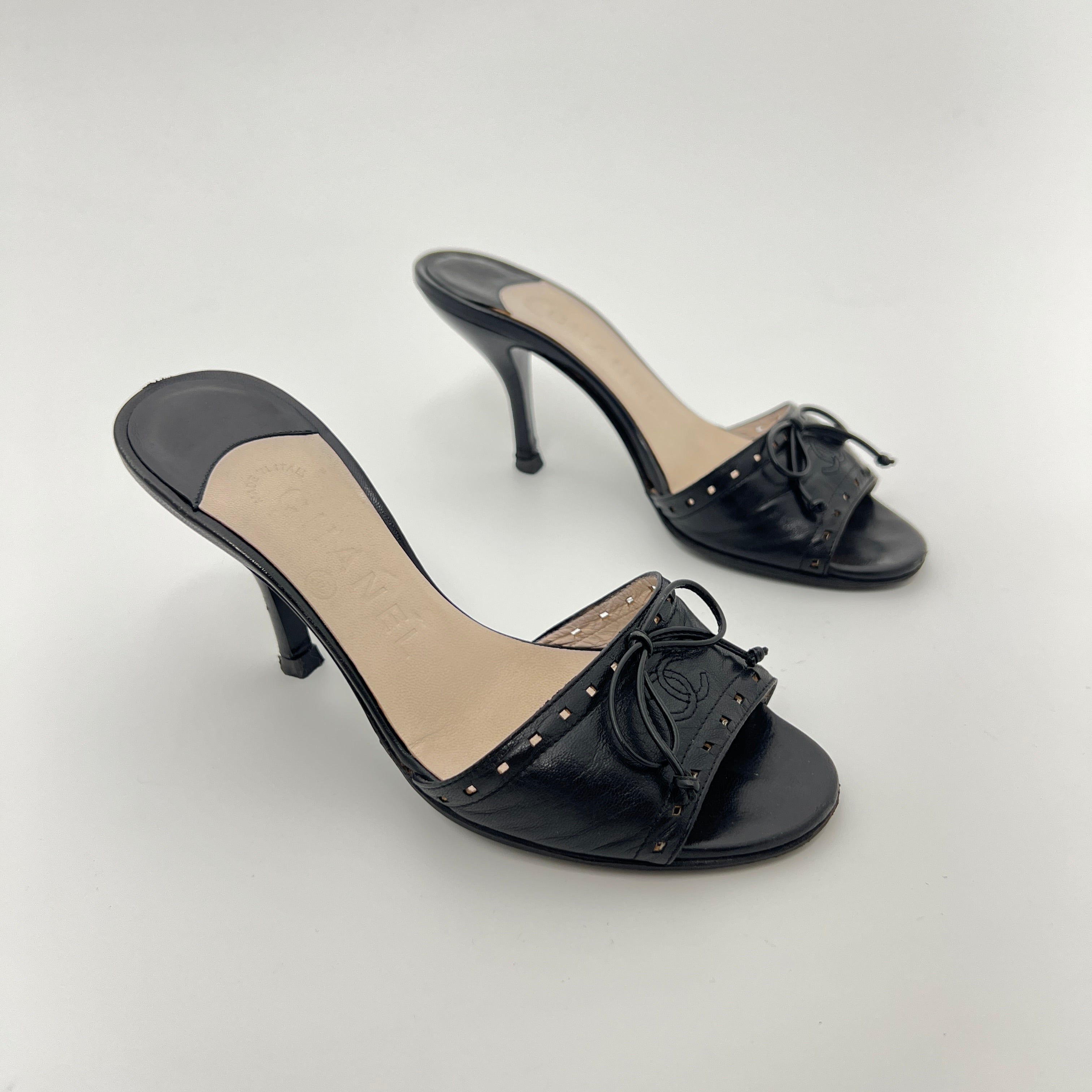 Chanel | Vintage Black Leather CC Logo Ribbon Bow Mules (34.5)