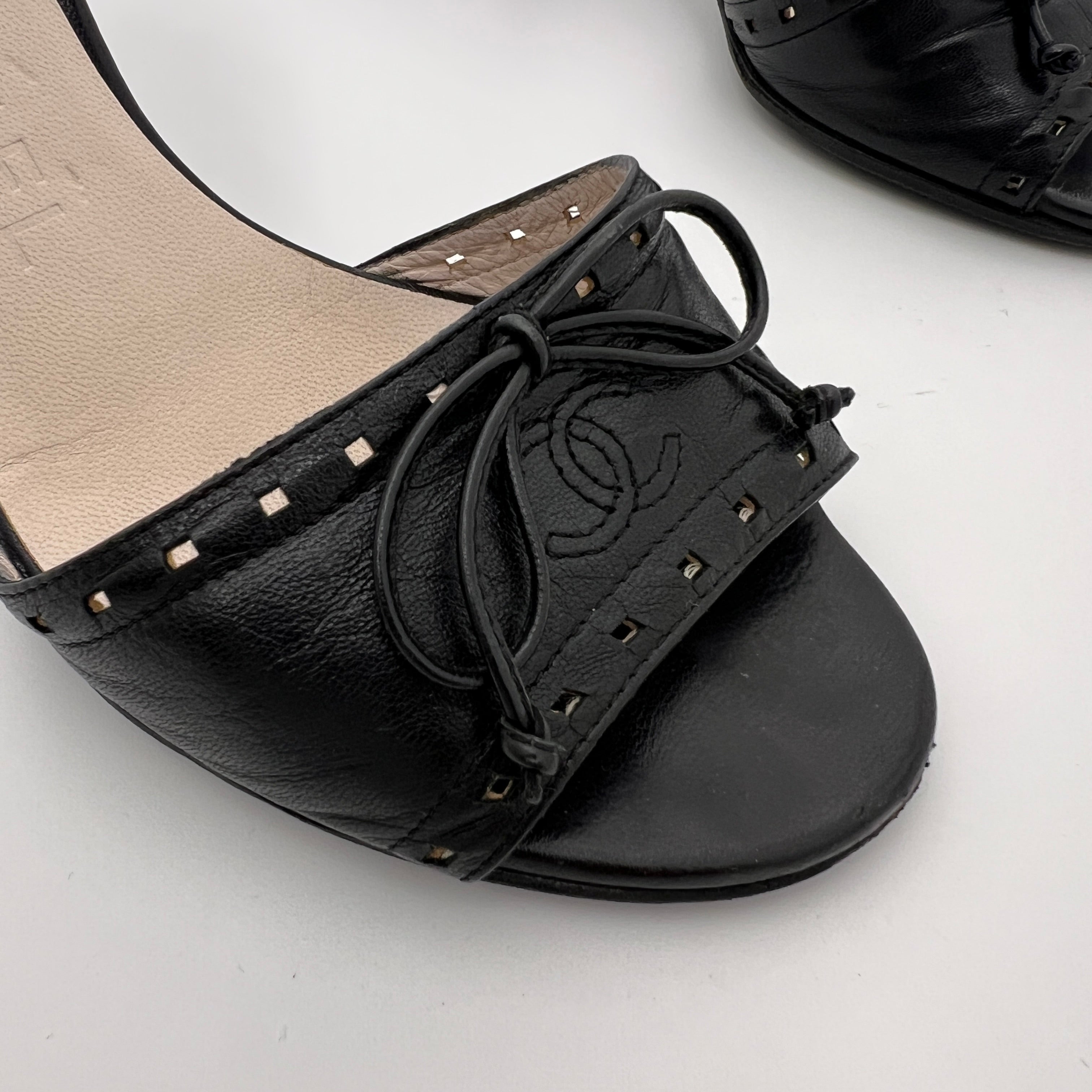 Chanel | Vintage Black Leather CC Logo Ribbon Bow Mules (34.5)