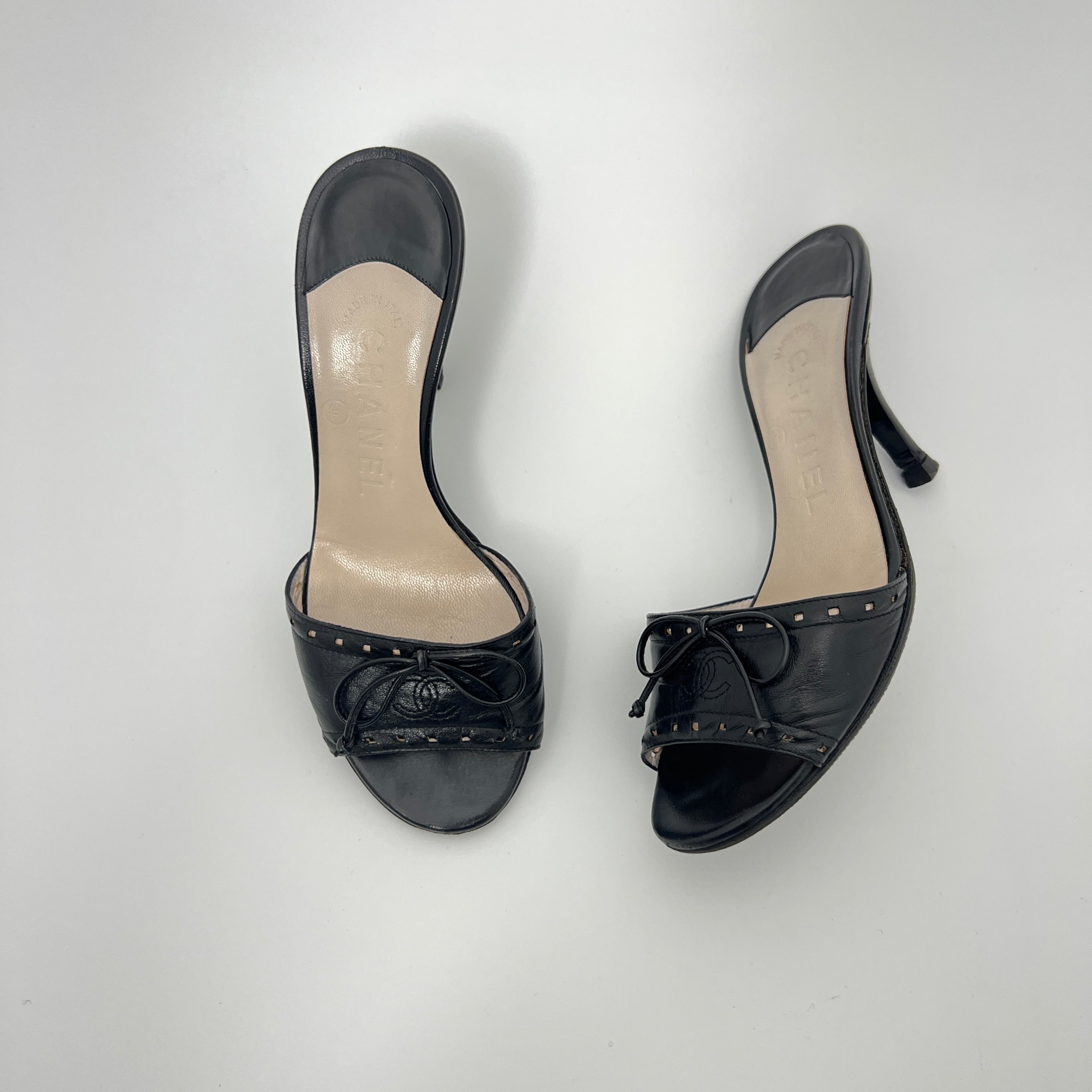 Chanel | Vintage Black Leather CC Logo Ribbon Bow Mules (34.5)