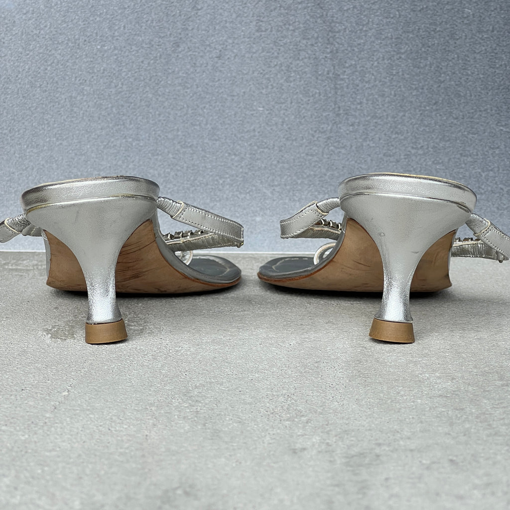 Manolo Blahnik | Vintage Nina Silver Leather Jewel Thong Sandal Kitten Heel Mules (38.5)