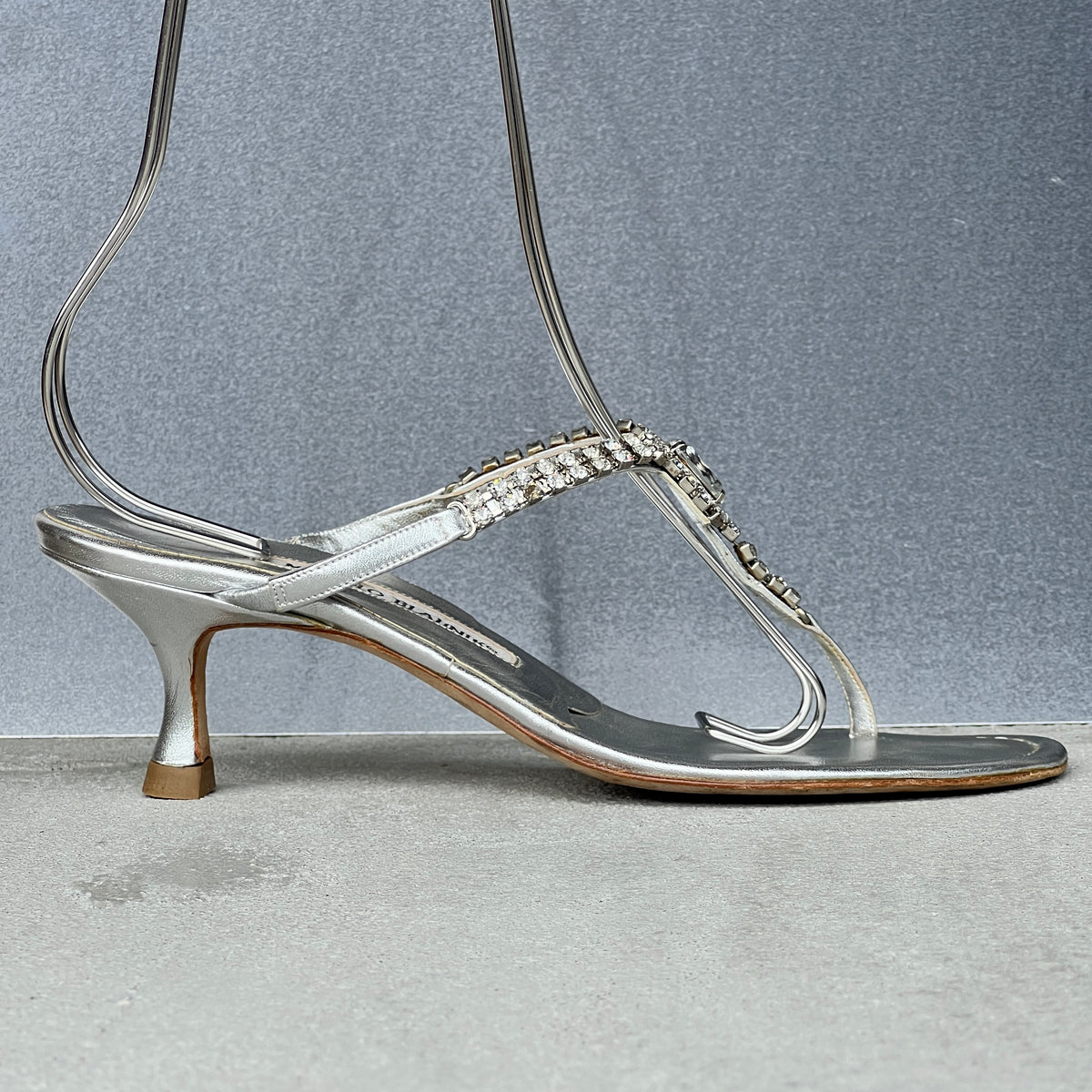 Manolo Blahnik | Vintage Nina Silver Leather Jewel Thong Sandal Kitten Heel Mules (38.5)