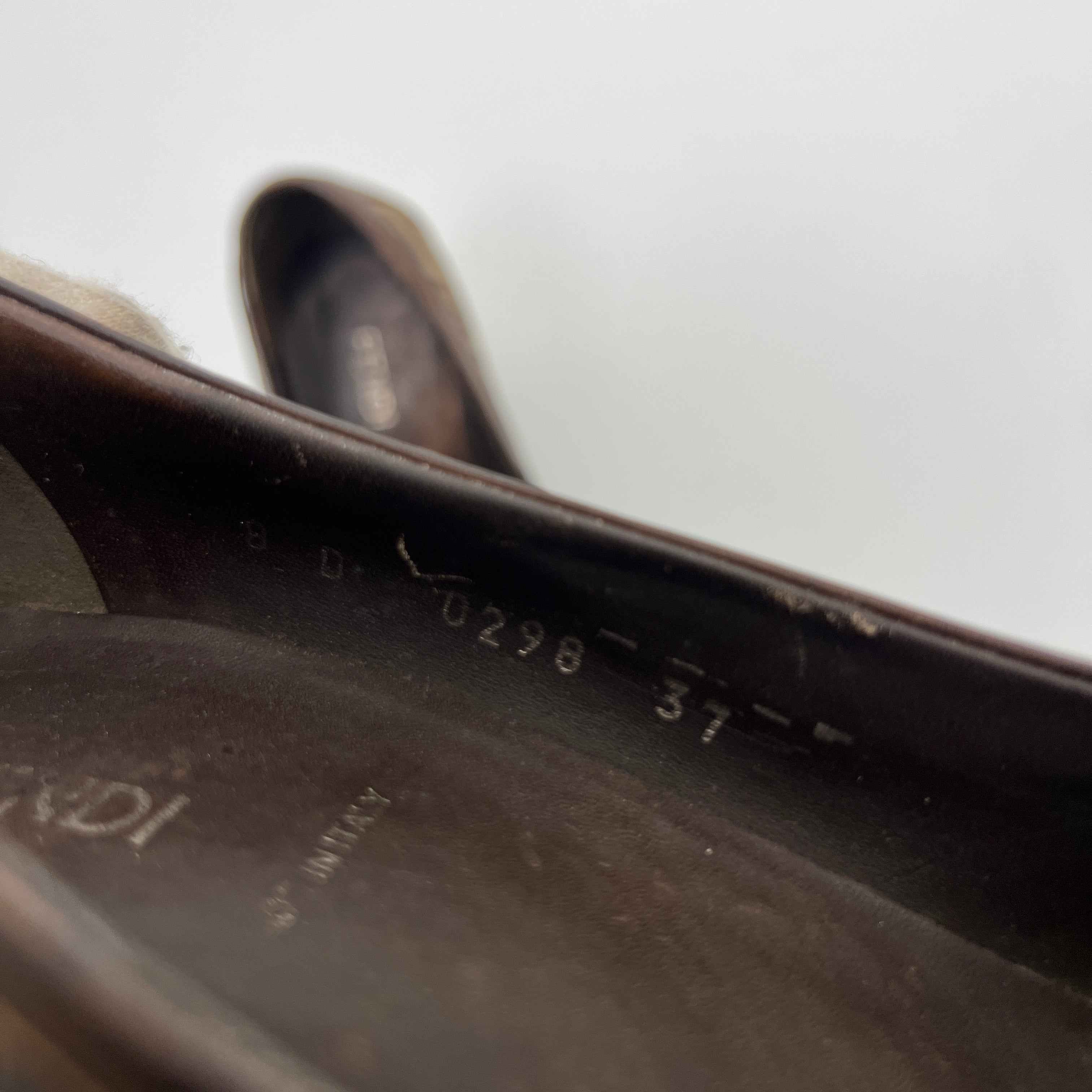 Fendi | Zucca FF Monogram Leather Ribbon Canvas Brown Pumps (37)
