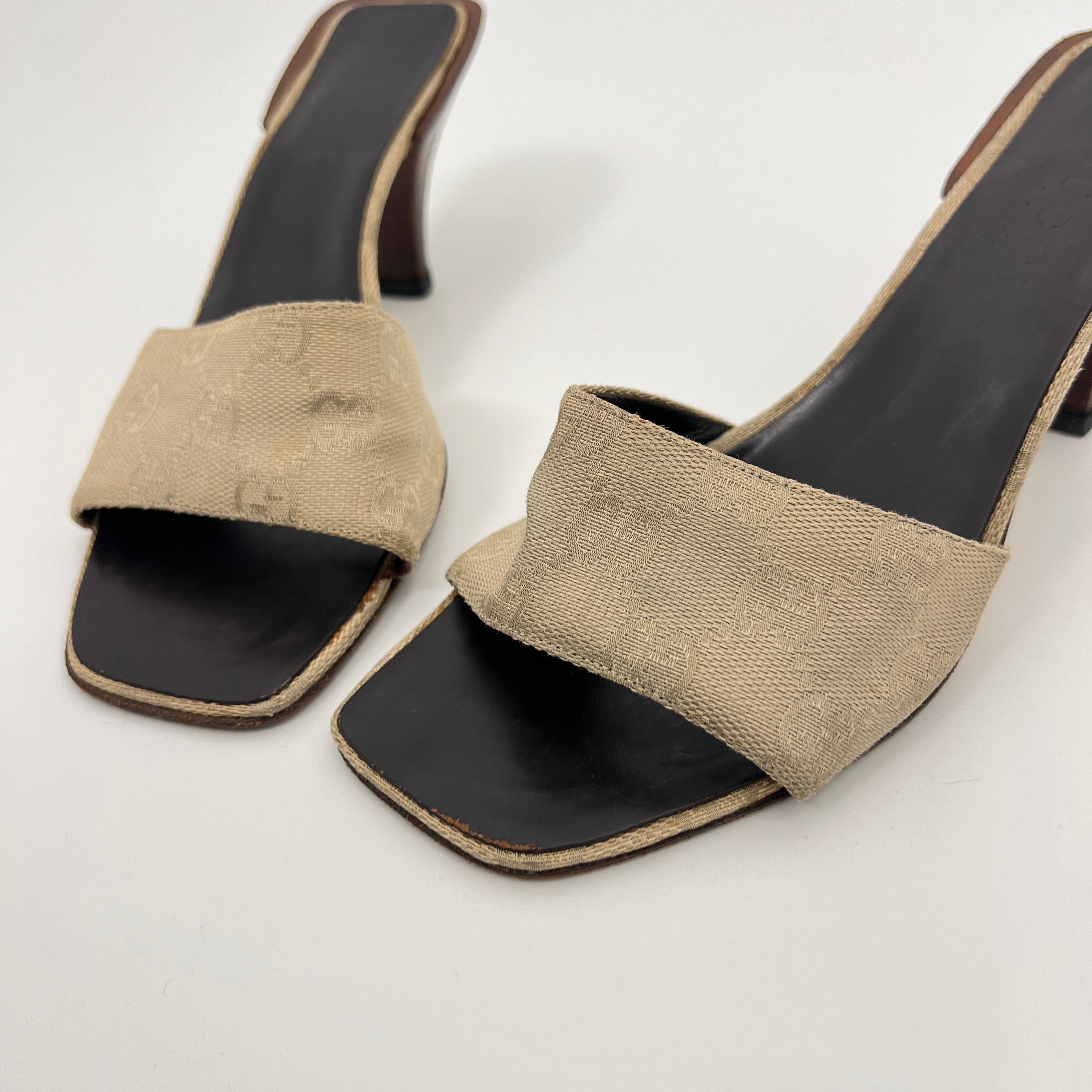 Gucci | GG Monogram Cream Beige Canvas Leather Mules (35)