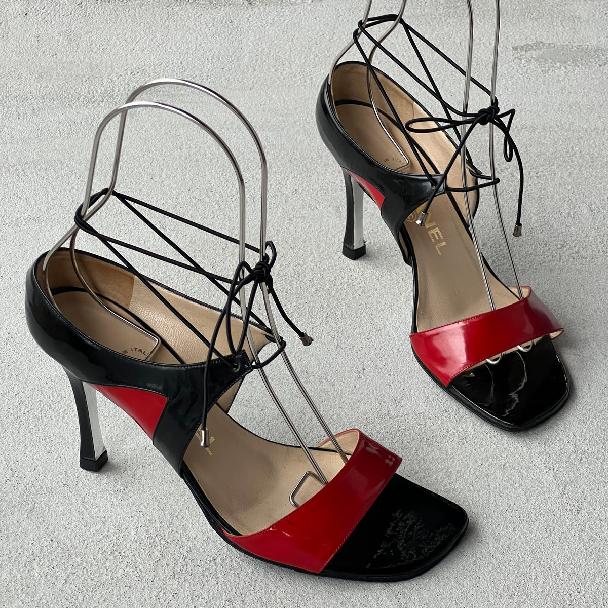 Chanel | Vintage 2000s Red Black Patent Leather Lace Up Sandal Heels (36)