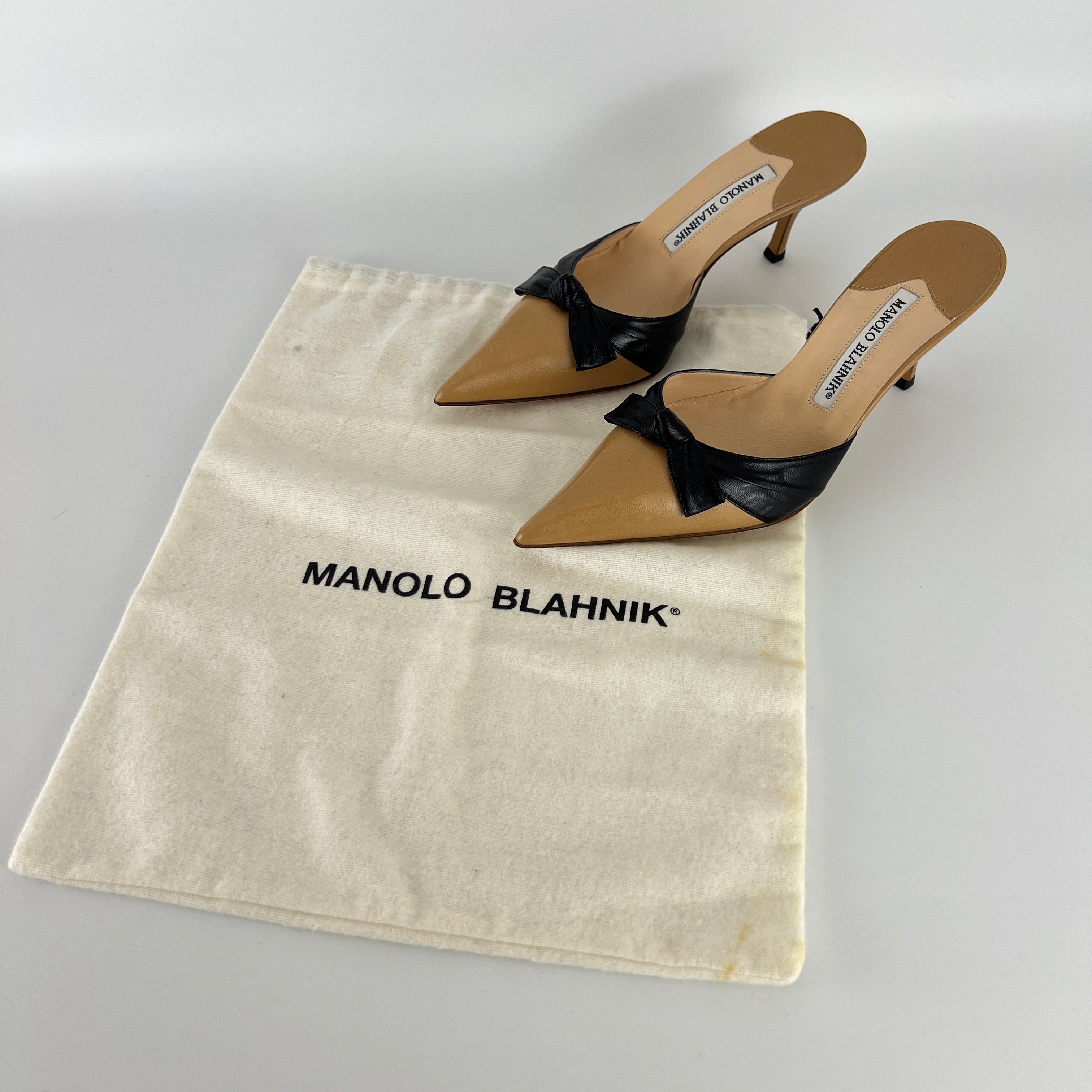 Manolo Blahnik | Beige Black Leather Knot Bow Pointed Toe Slide Mules (35.5)
