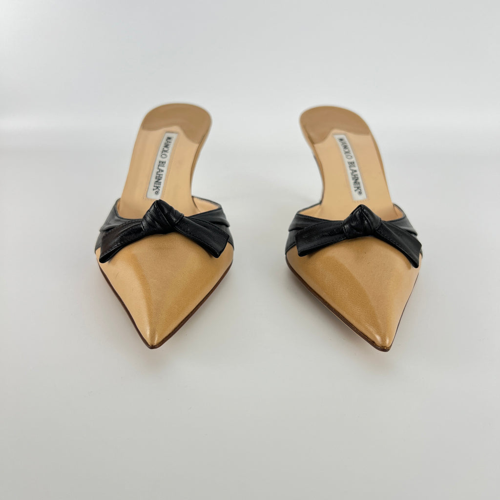 Manolo Blahnik | Beige Black Leather Knot Bow Pointed Toe Slide Mules (35.5)